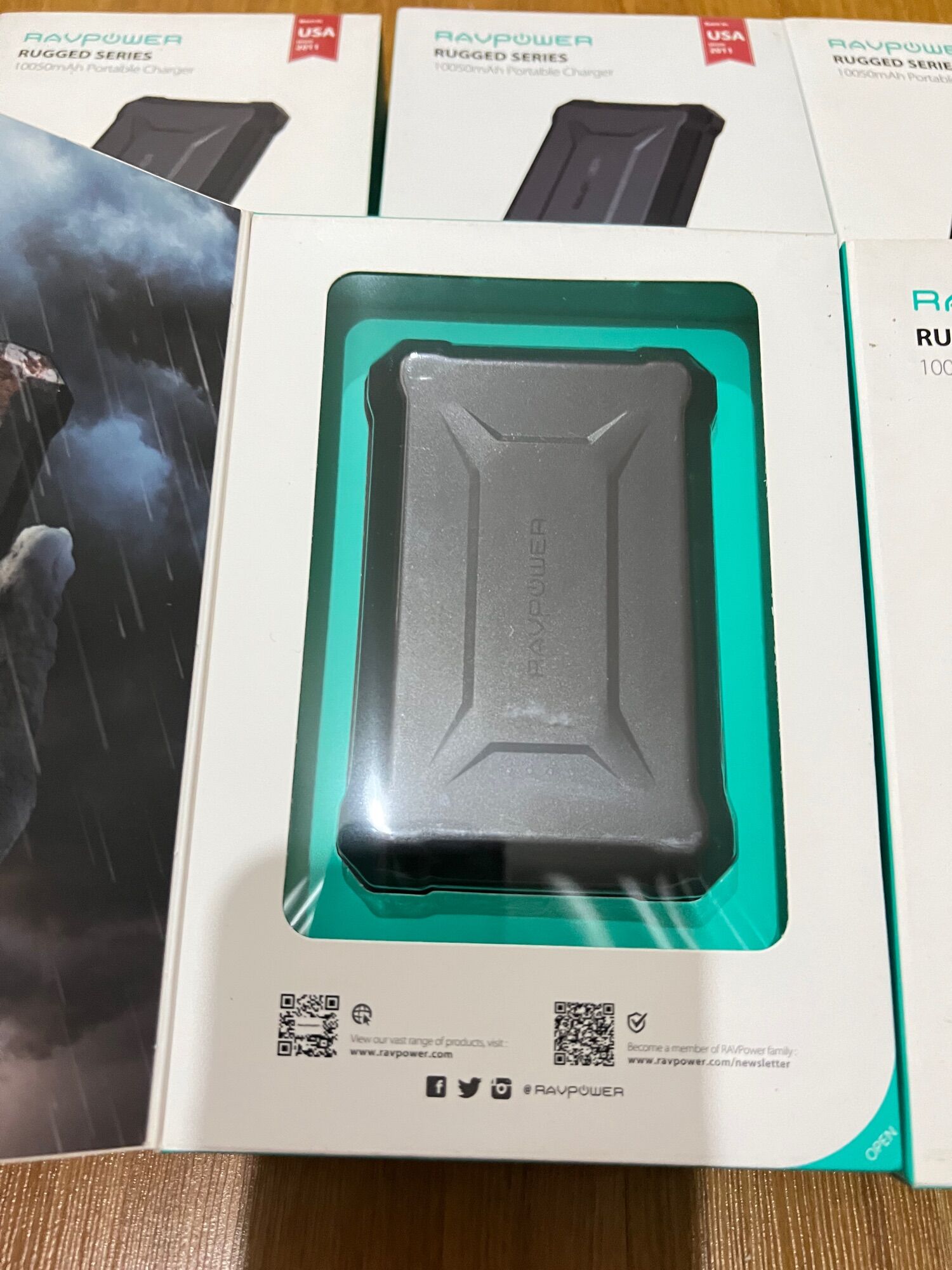 Sạc dự phòng chống nước RavPower 10050mAh (RP-PB096)
