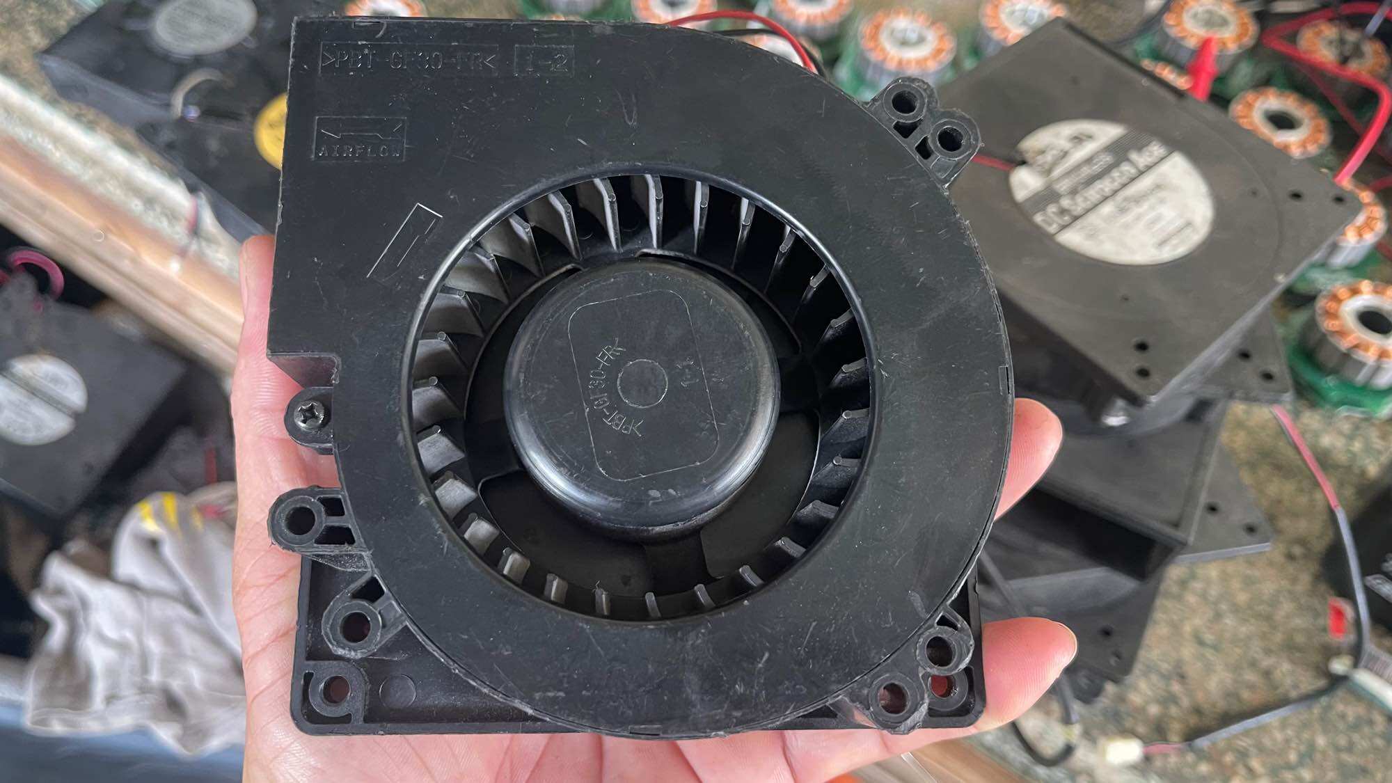 Quạt Sò NMB-MAT 24v-0.4A(12v chạy ok luôn nhé)