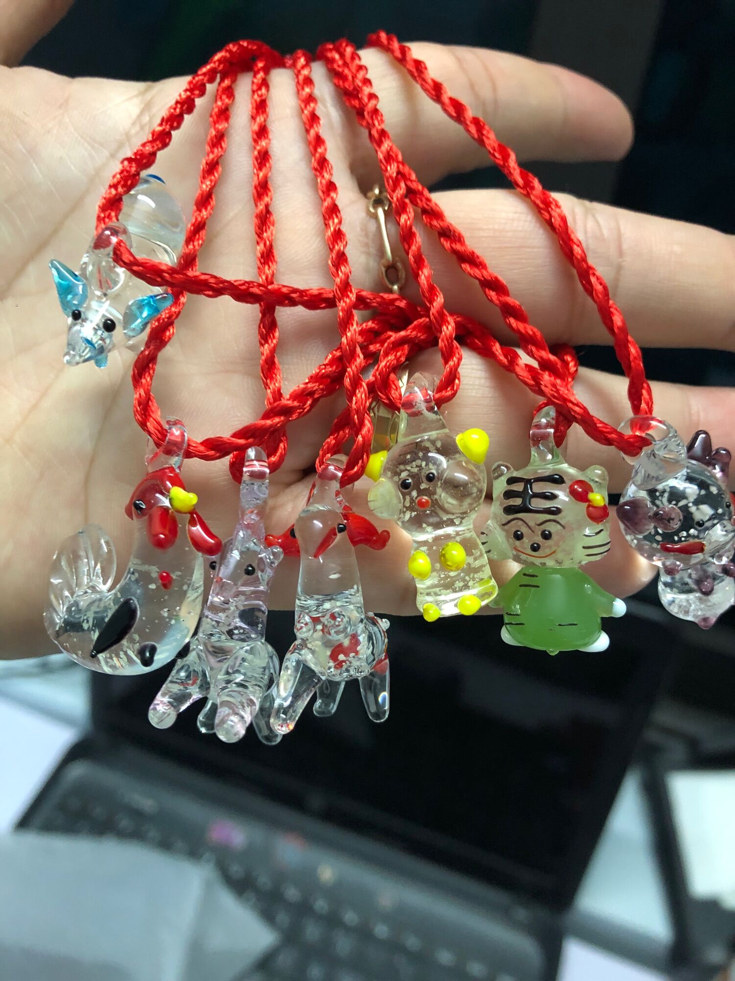 Combo 2 Vòng tay chỉ đỏ 12 con giáp  phát sáng
