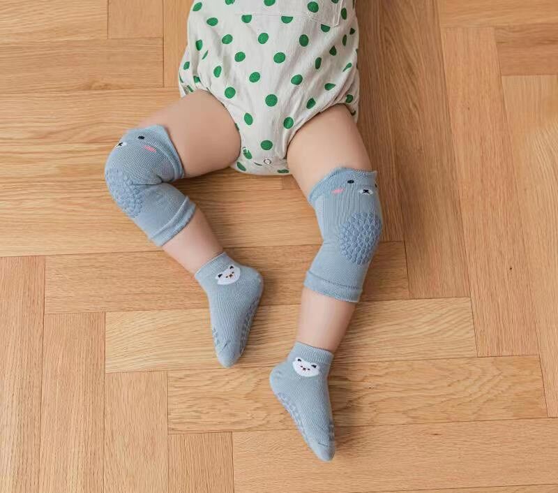 Set vớ + tất tập bò cho bé chống trợt