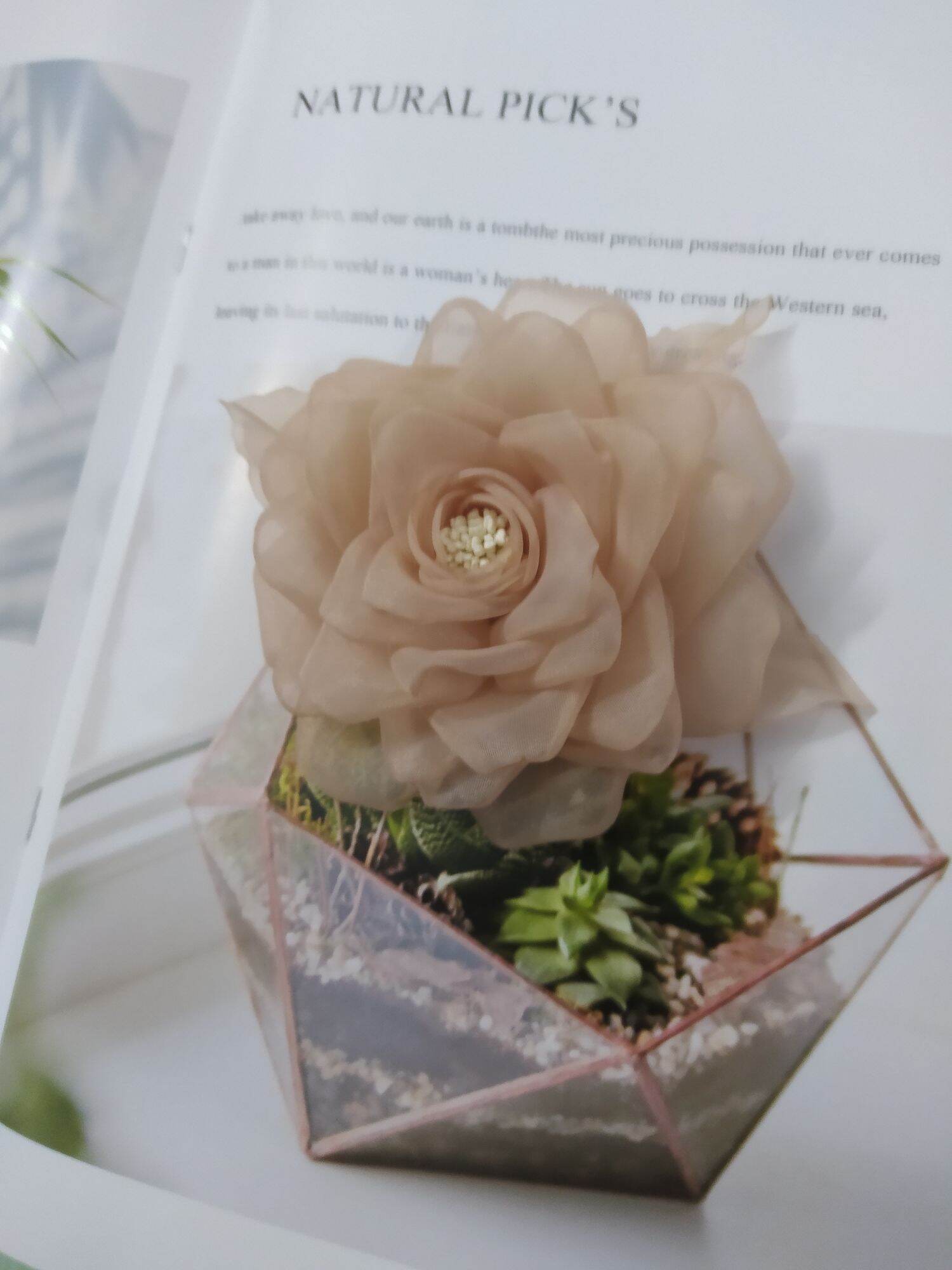 Hoa cài áo handmade Canto màu be