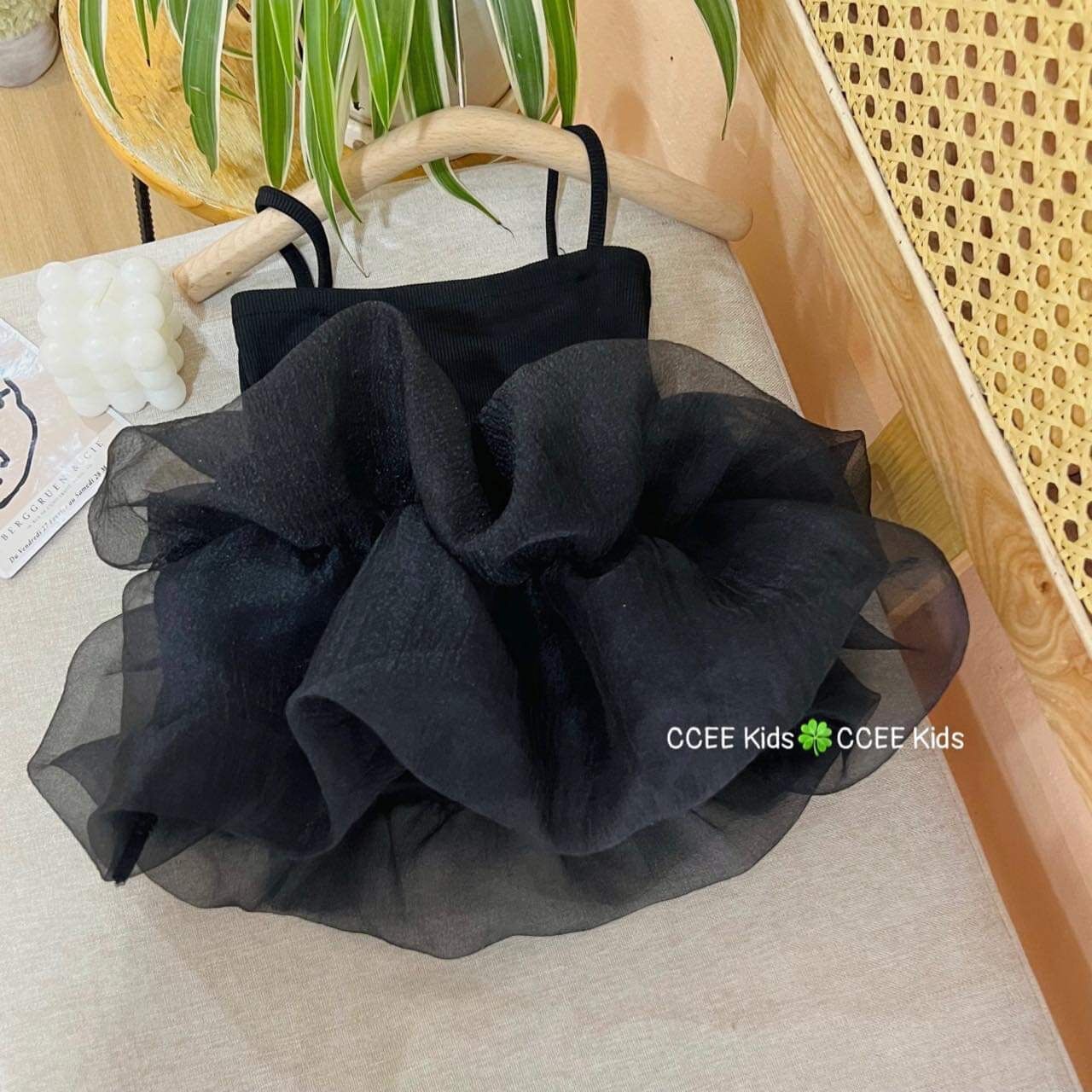 Váy 2s đen xoè bồng công chúa cho bé gái