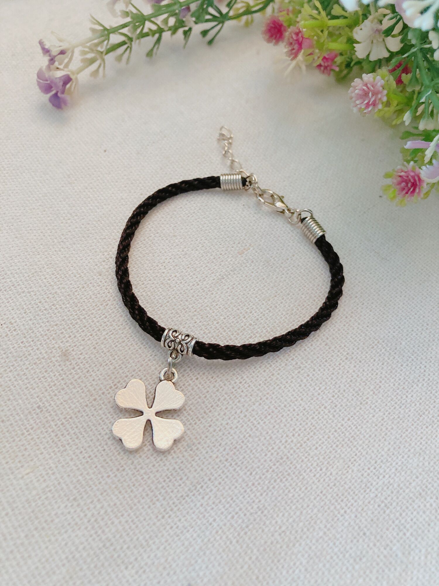 Vòng tay handmade cỏ 4 lá to