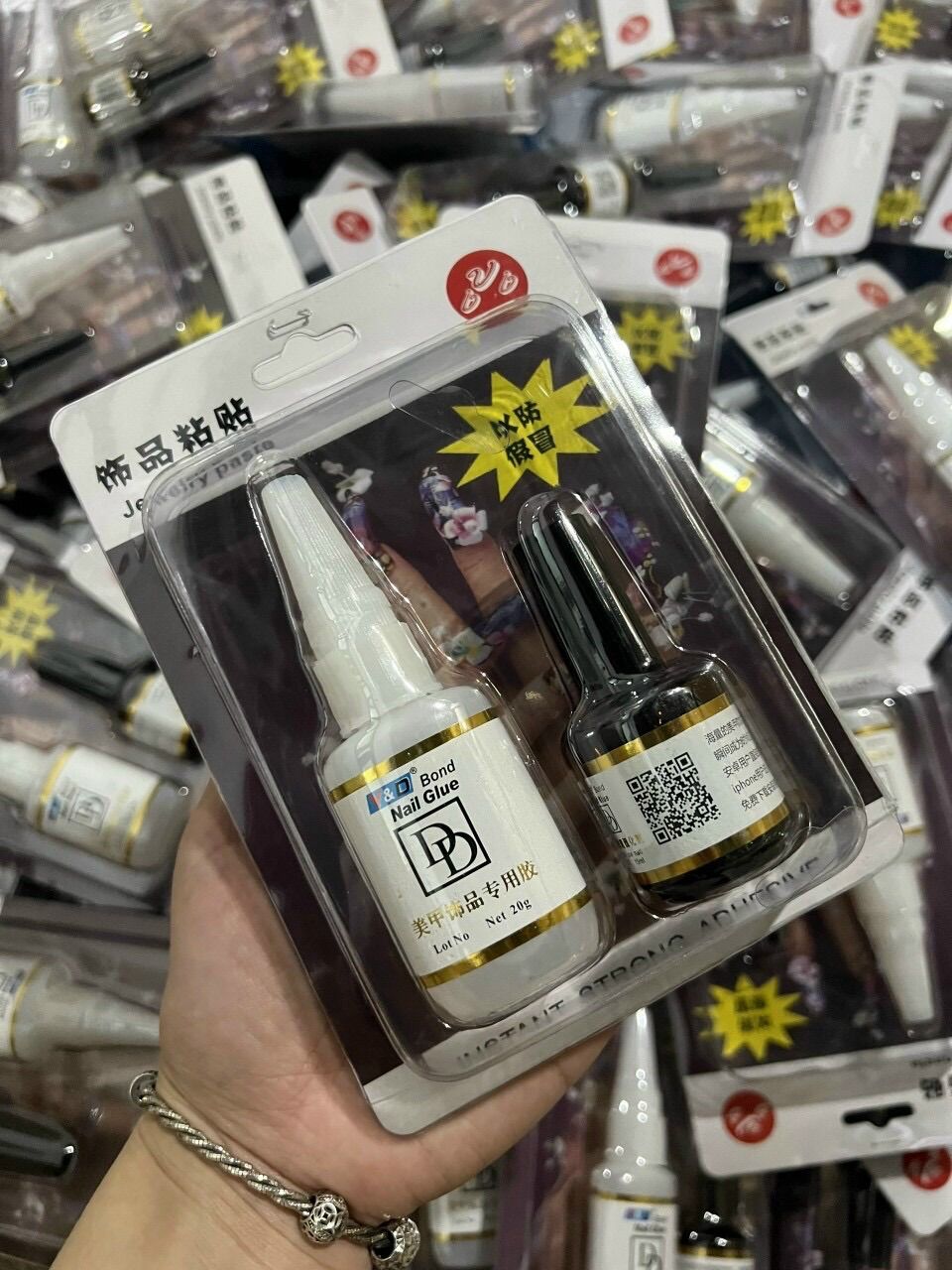 Keo bê tông gắn móng, đính đá