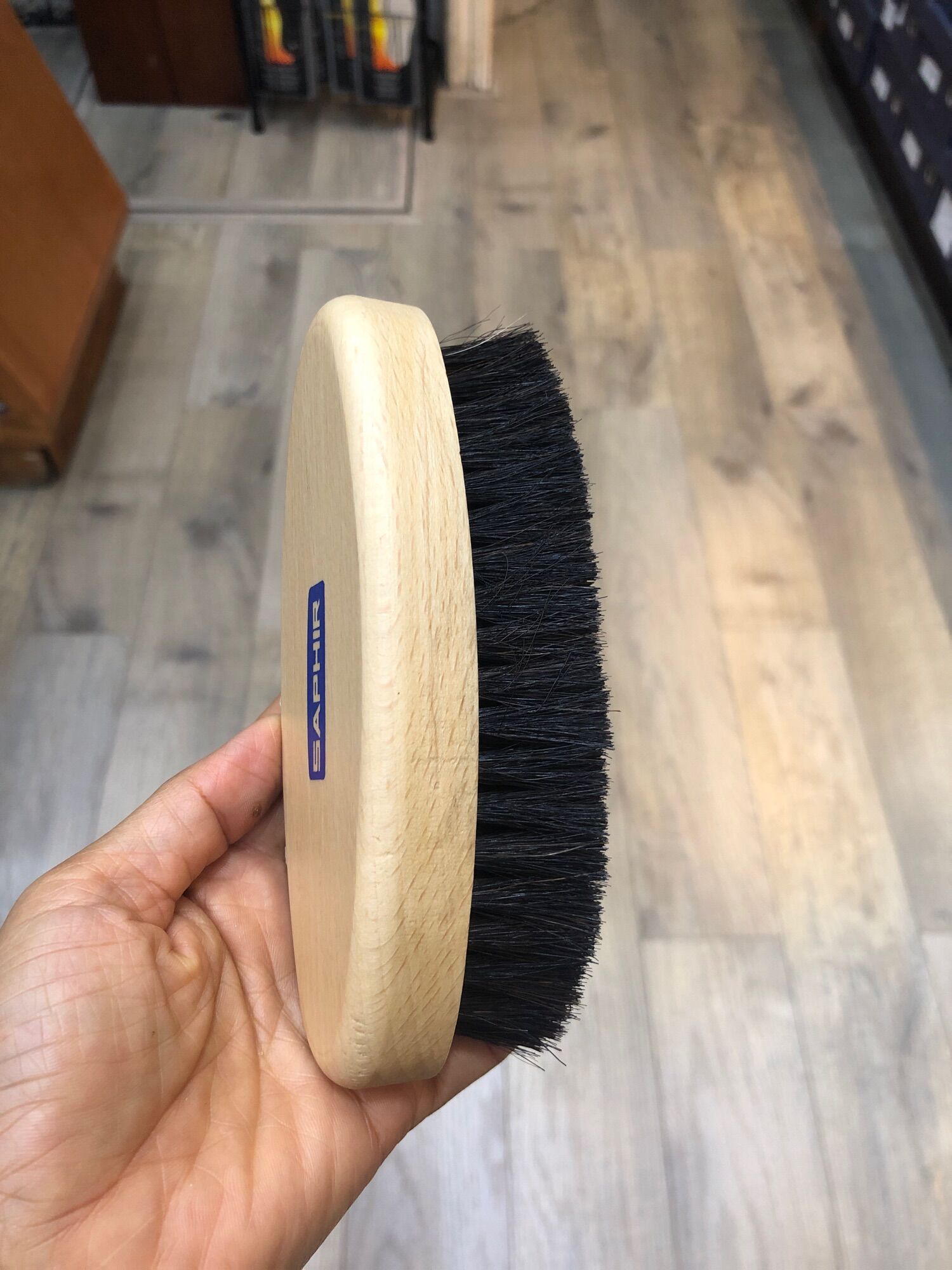 Bàn chải đánh giày hình oval Saphir