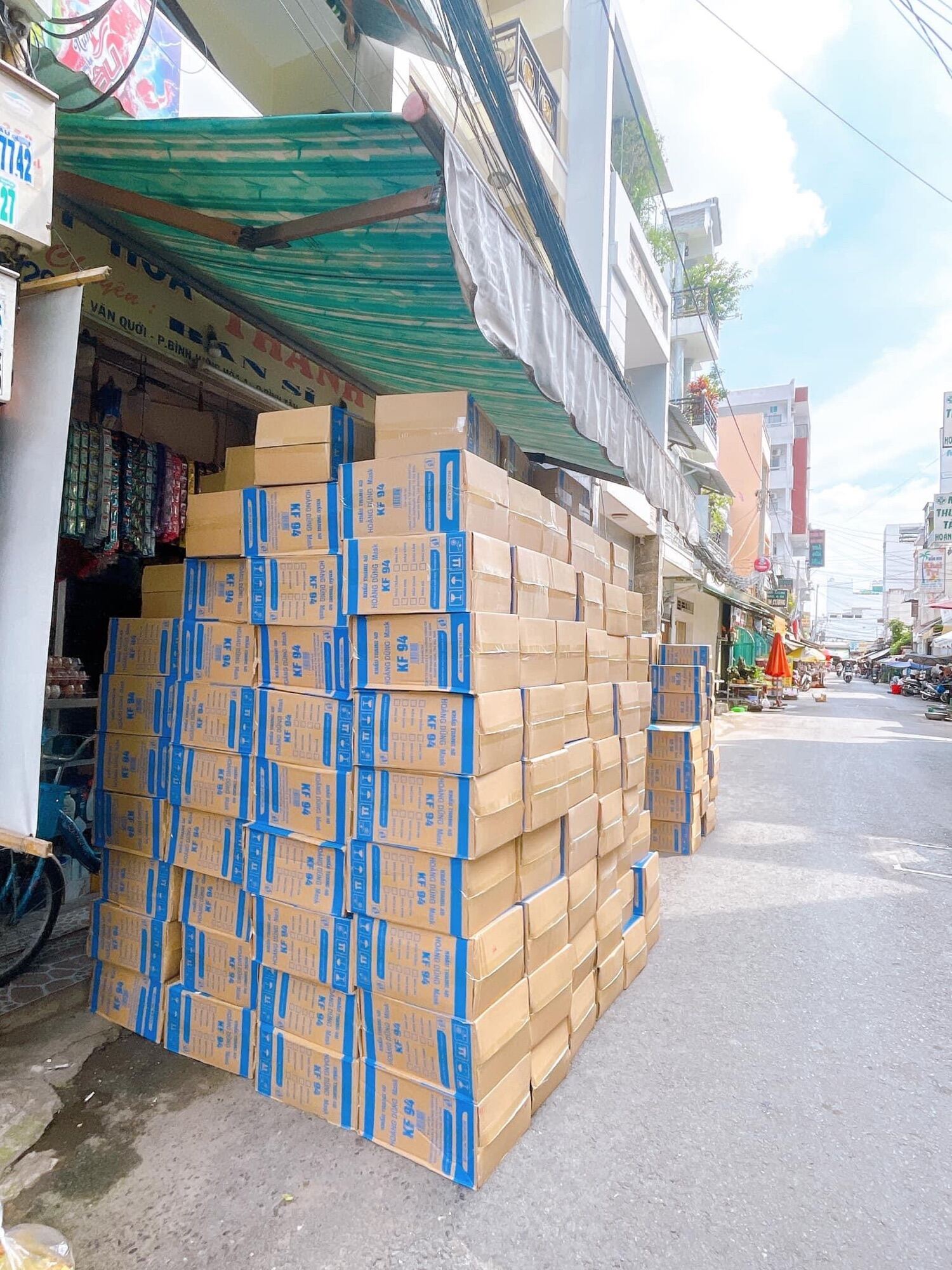 HOÀN TIỀN 15% - THÙNG 300 CÁI KHẨU TRANG KF94 4D SIÊU TỐT