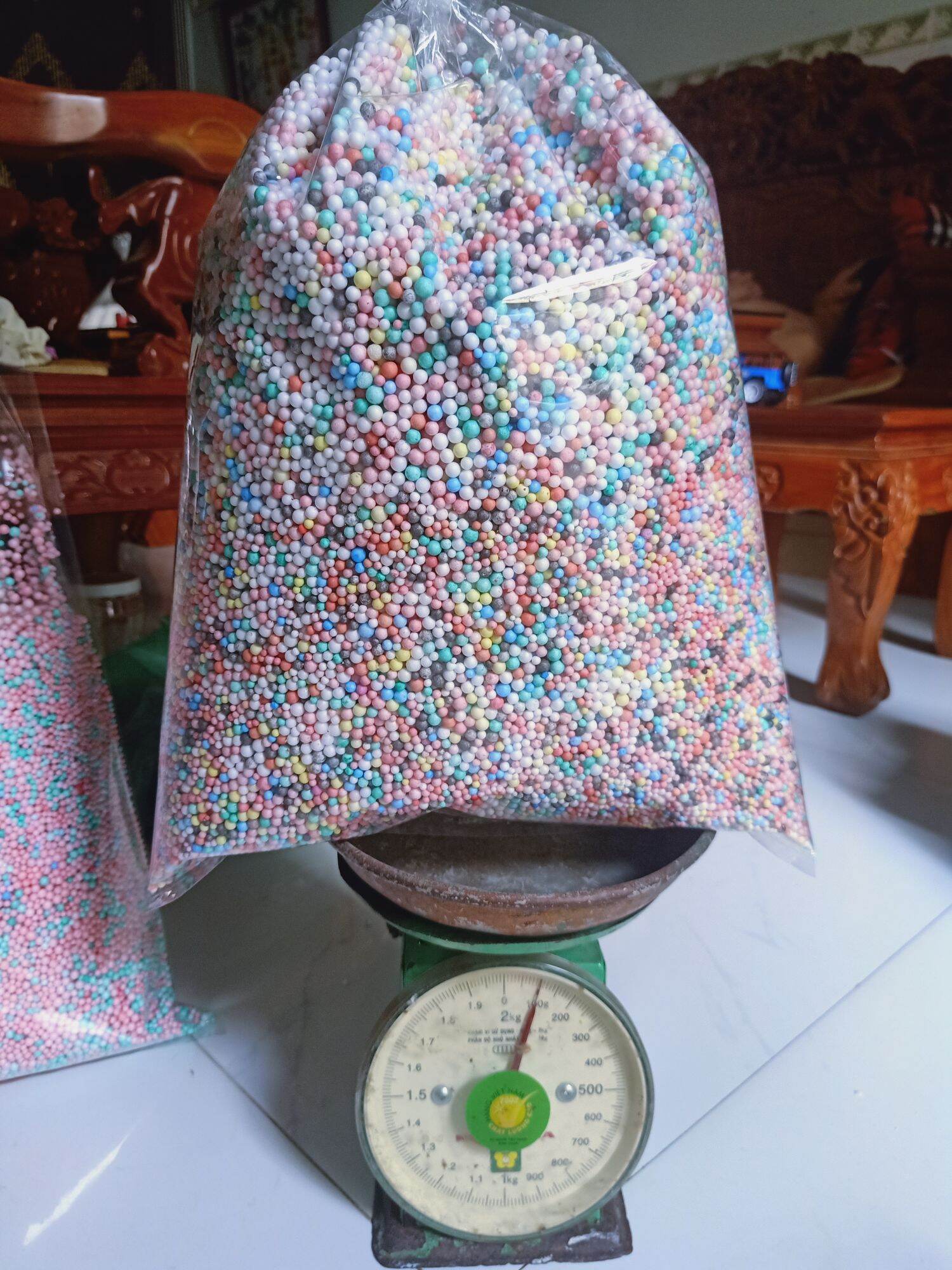 100gr Xốp hạt đủ màu làm quà (Bịch lớn)