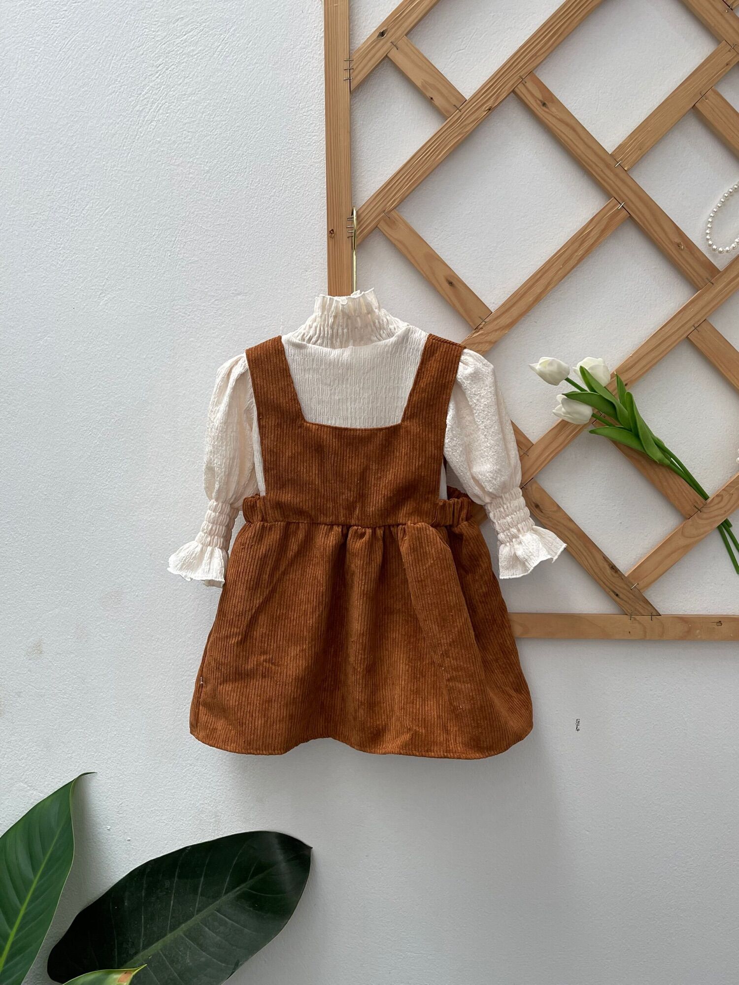 Yếm nhung kèm áo cổ lọ cho bé gái