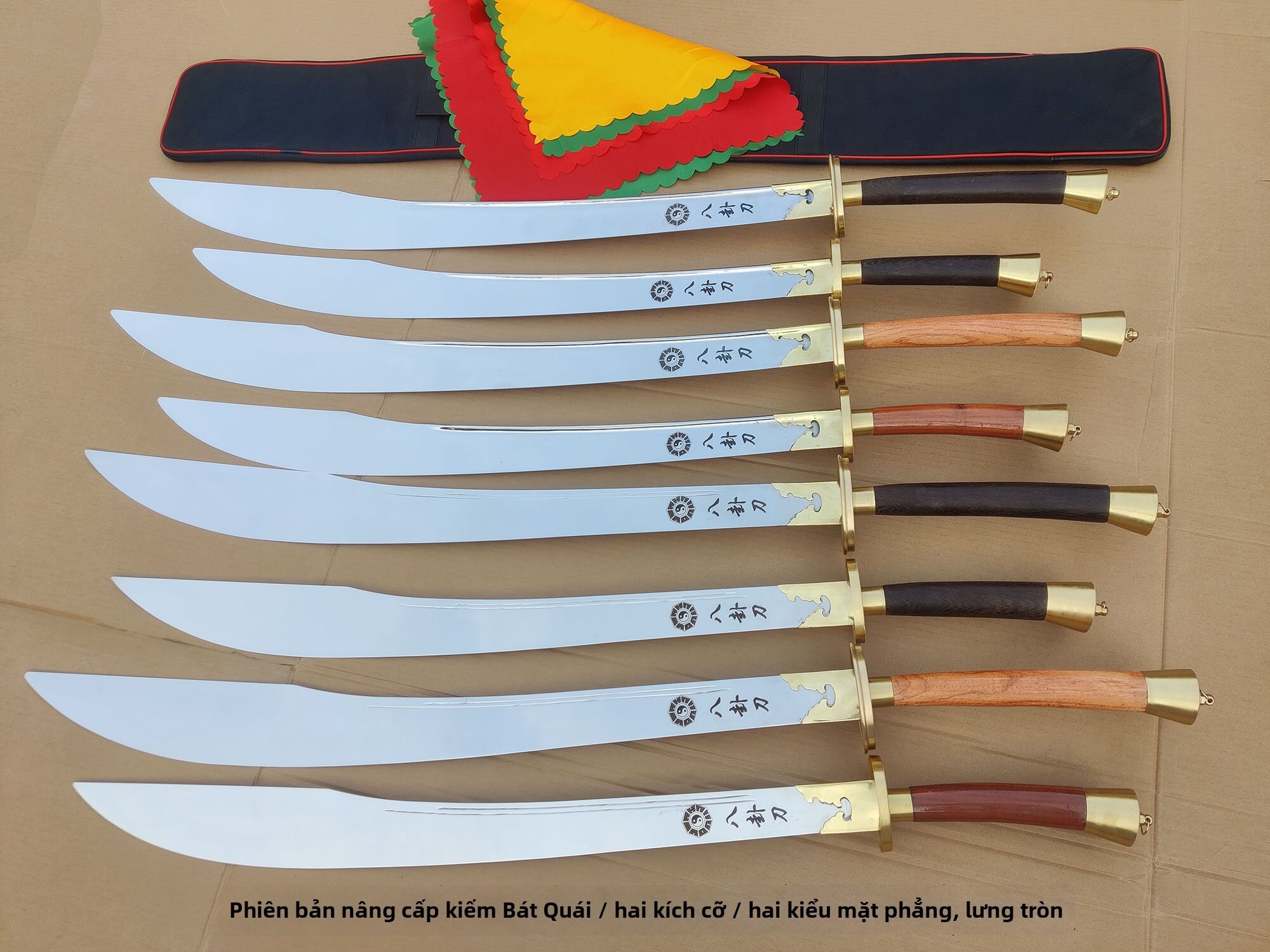 Unopened Edged Stainless Steel Reflective Martial Arts Knife with Back Blade
