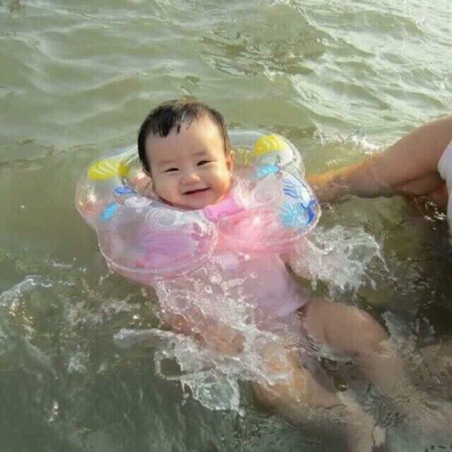 Phao bơi đỡ cổ cho bé chống lật