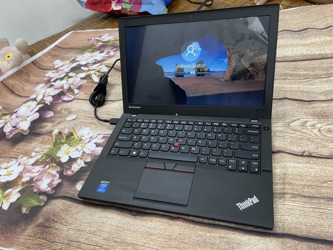 Thinkpad x250 xịn 12in nhỏ xinh xắn