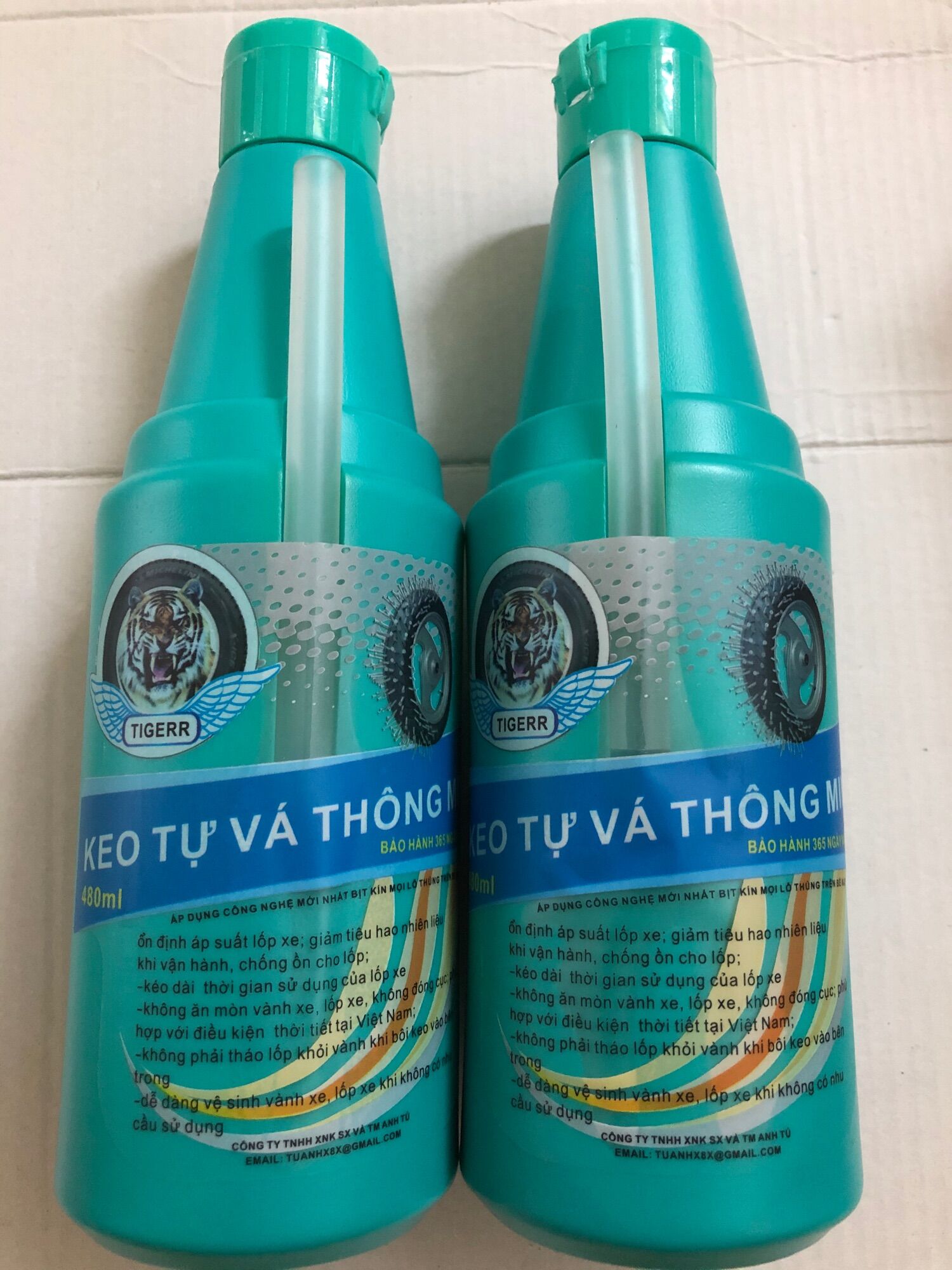 Hai chai keo tự vá lốp xe máy không săm 480ml