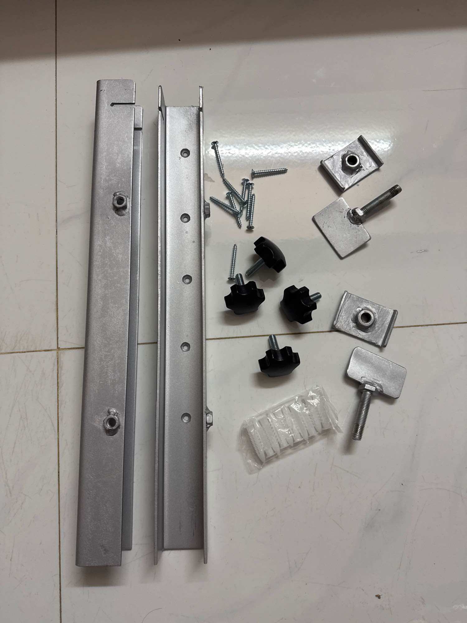 Bộ ray u và phụ kiện cửa chống ngập cao 40 cm. Lh 0839698880