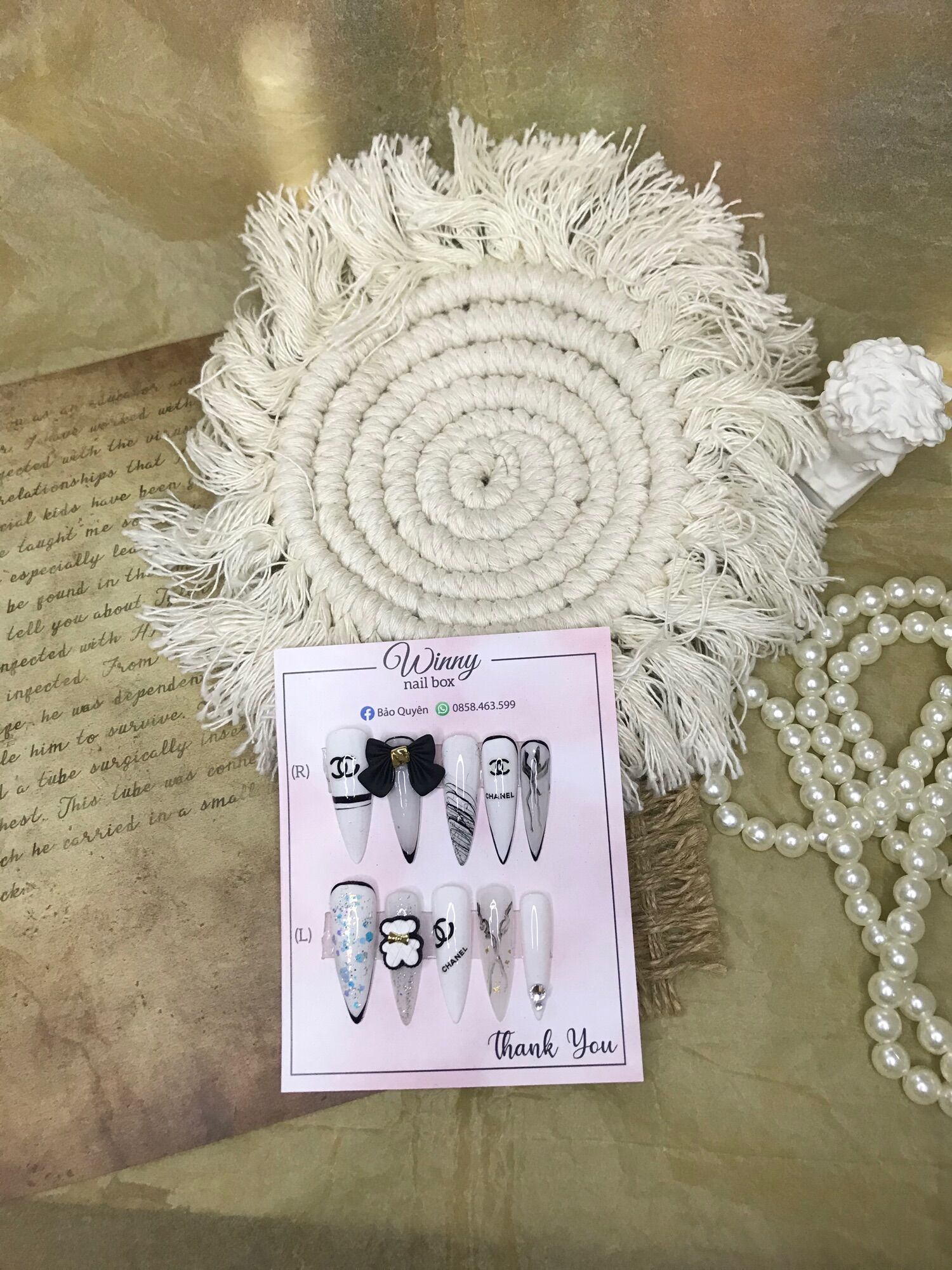 Nailbox móng up móng giả trắng đen chanel nơ đen