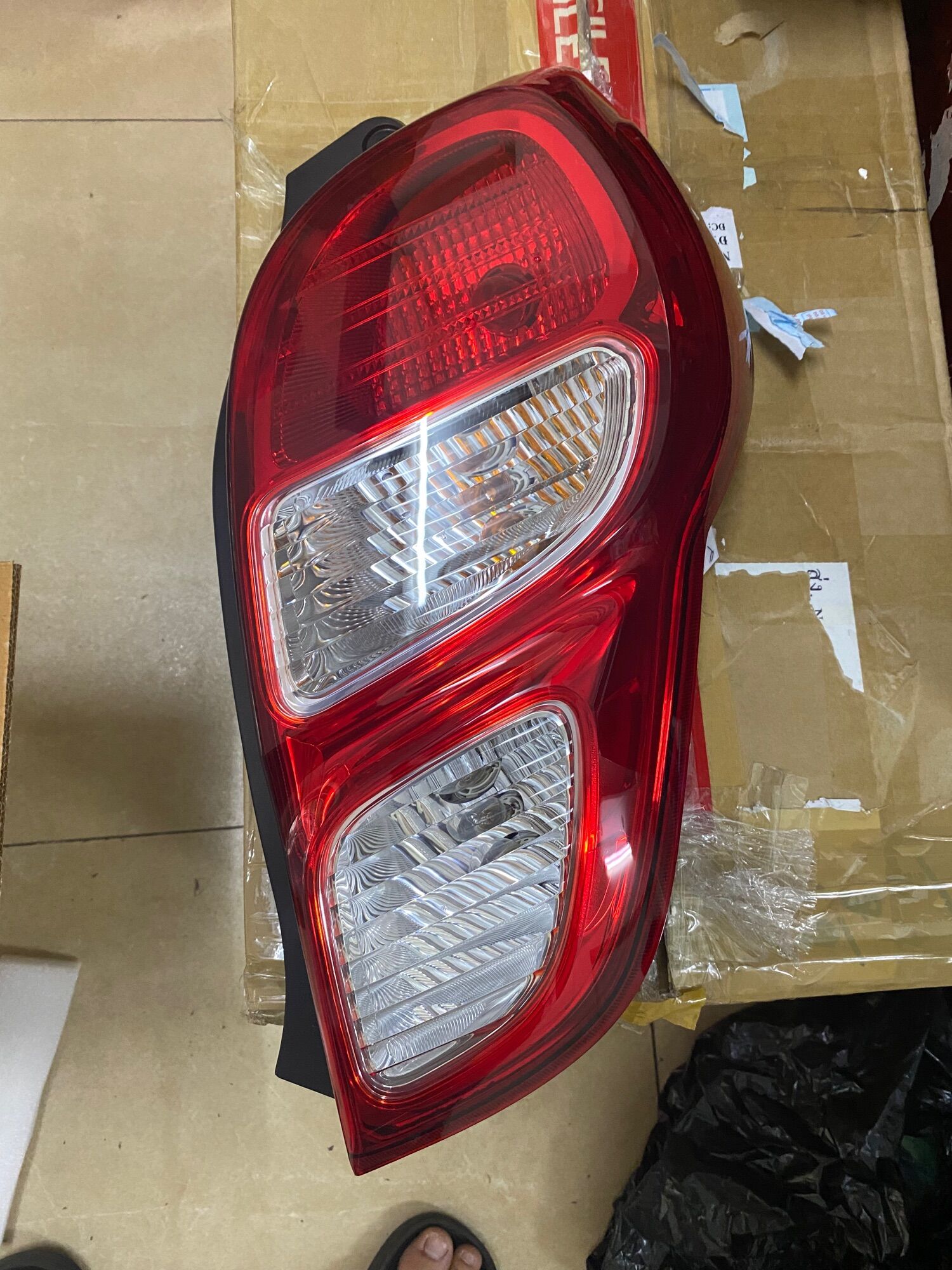 Đèn hậu spark 2018 xịn gm:42564718