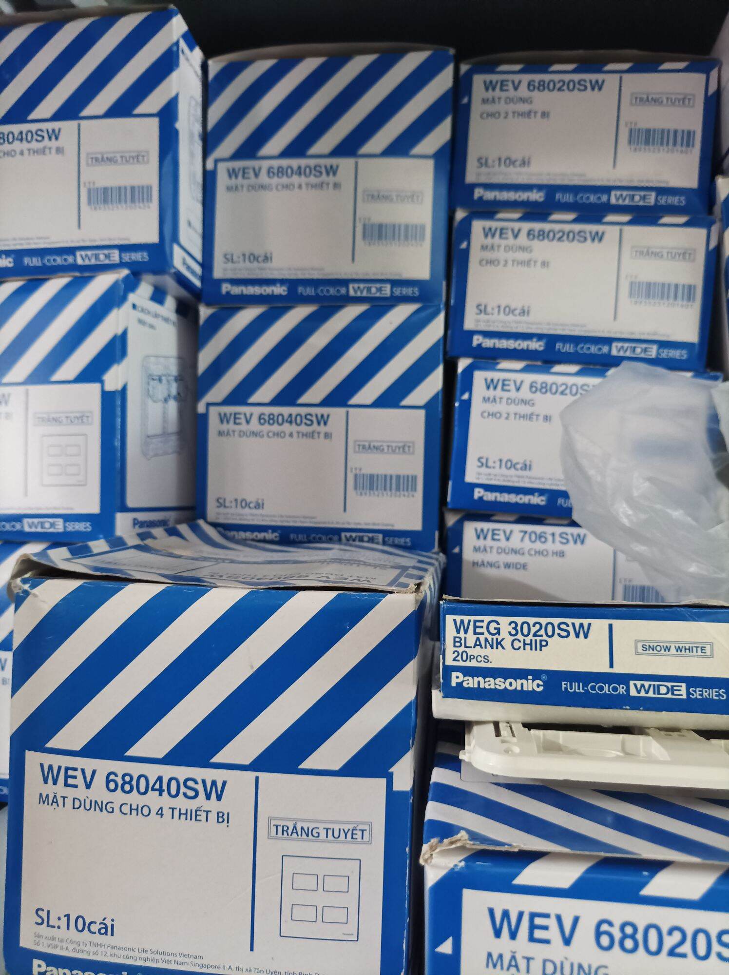 HỘP 10 MẶT 2 THIẾT BỊ panasonic WEV68020SW