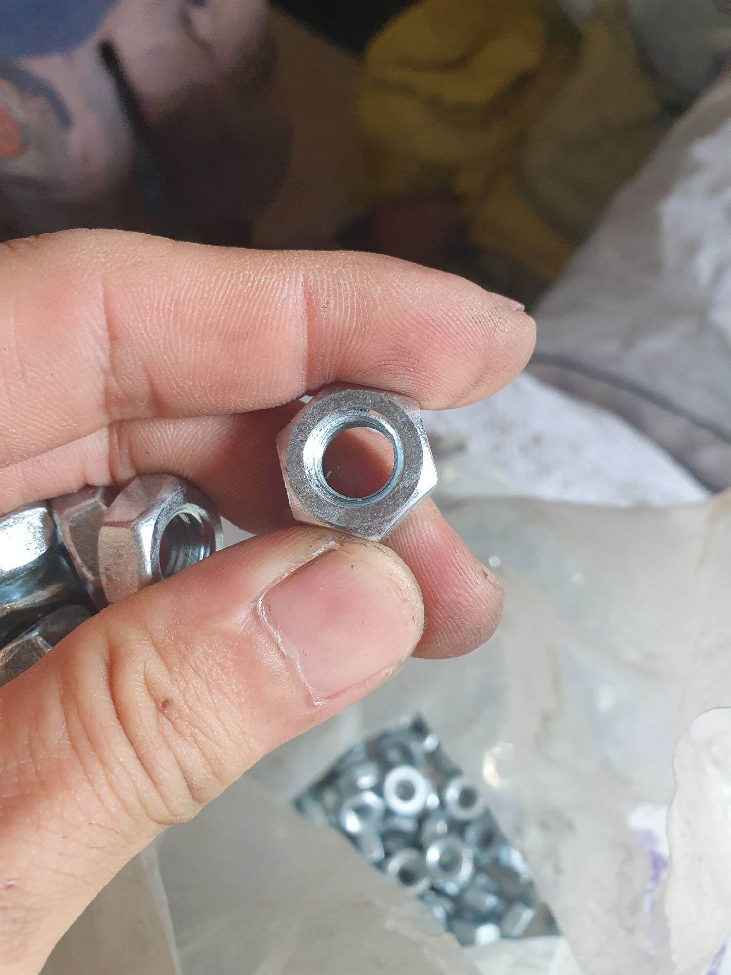 Đai ốc , tán 8li . sắt xi trắng