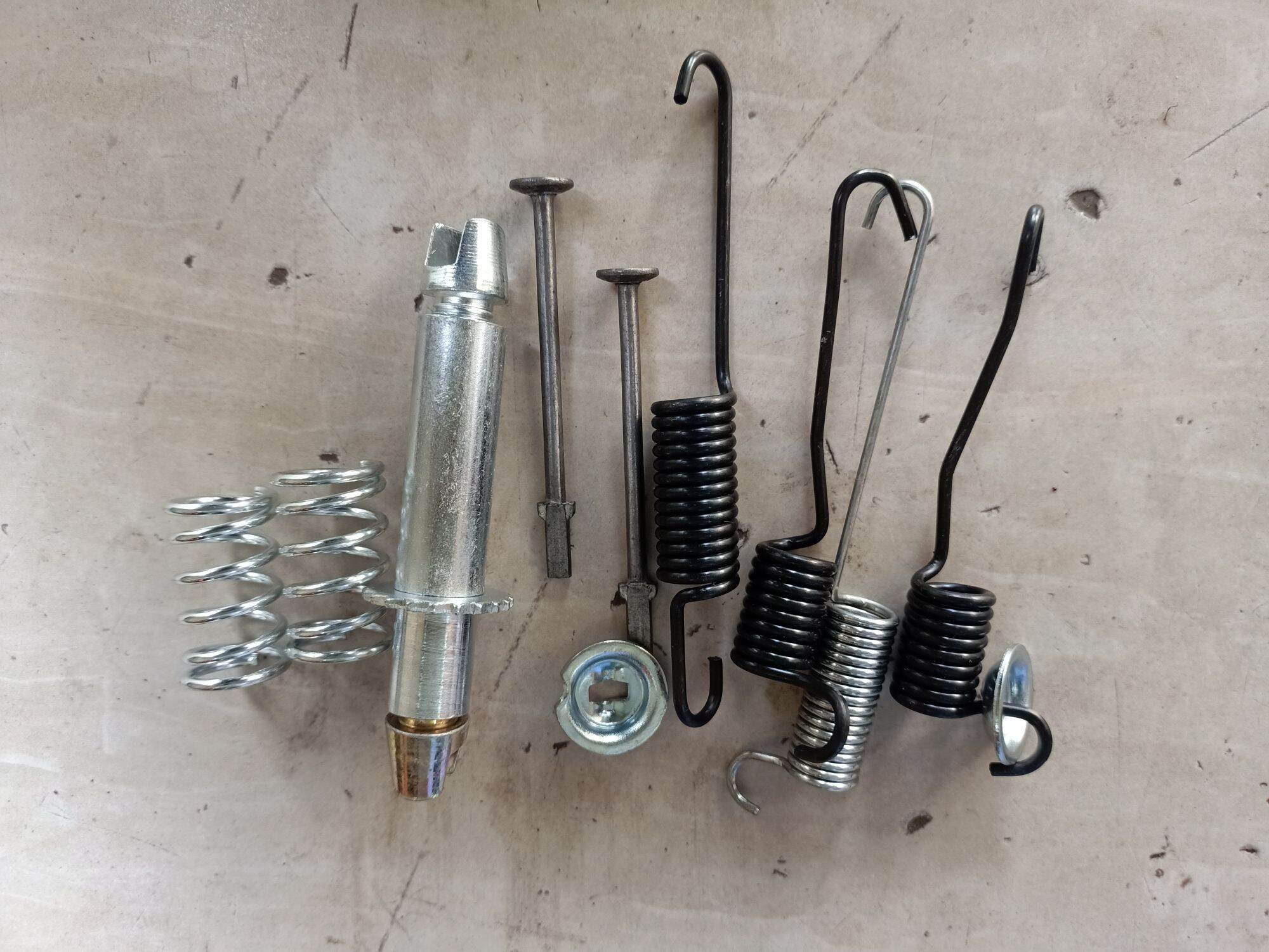 Bộ lò xo kéo má phanh kia k2700, k3000, k165, k140