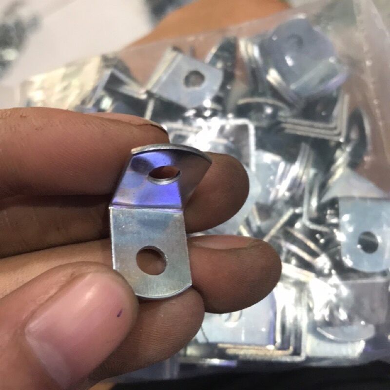 Ke góc 2 lỗ 2cm