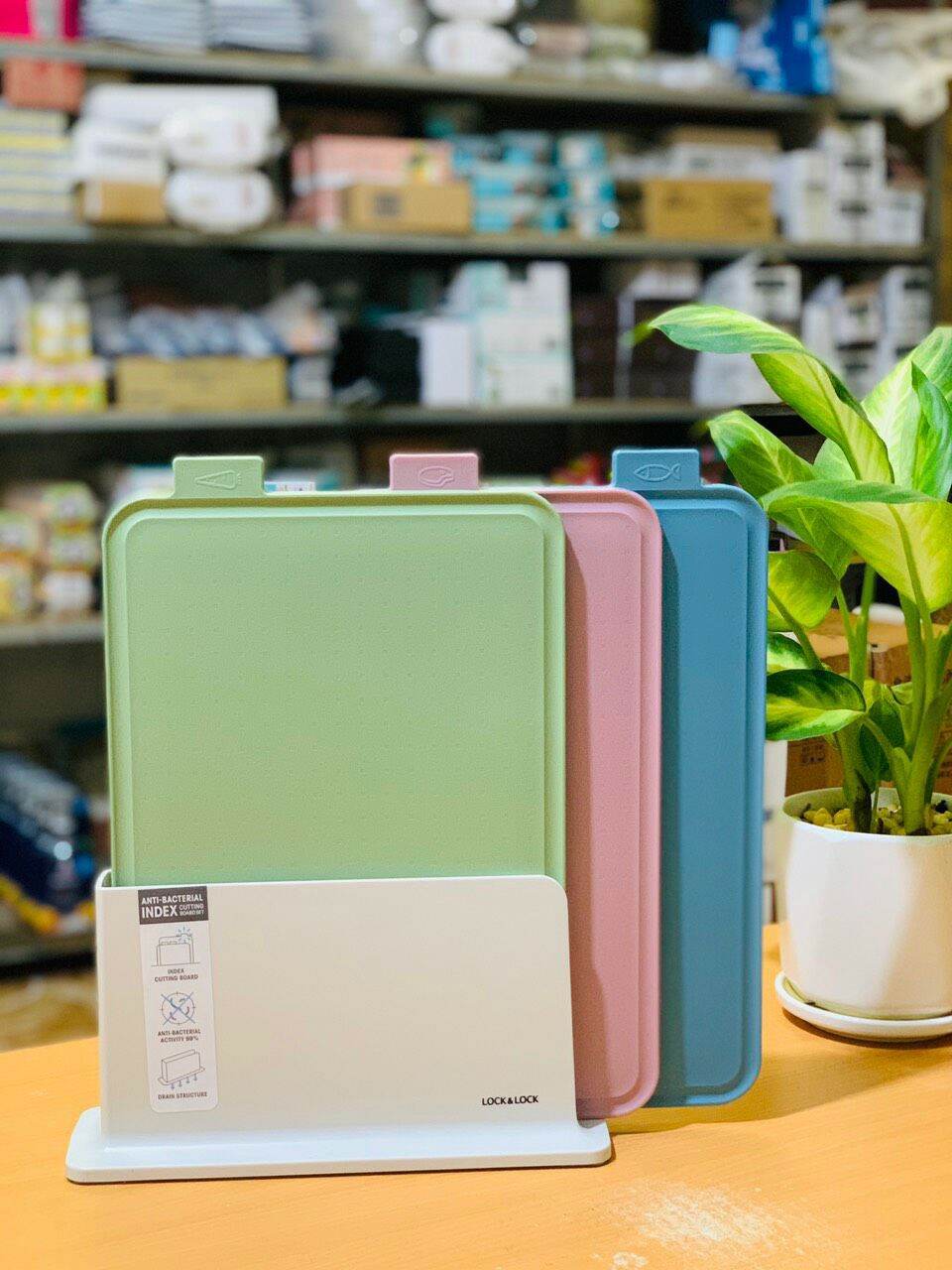 Bộ 3 Thớt Nhựa Kháng Khuẩn kèm Giá Đỡ Lock&Lock CSC251