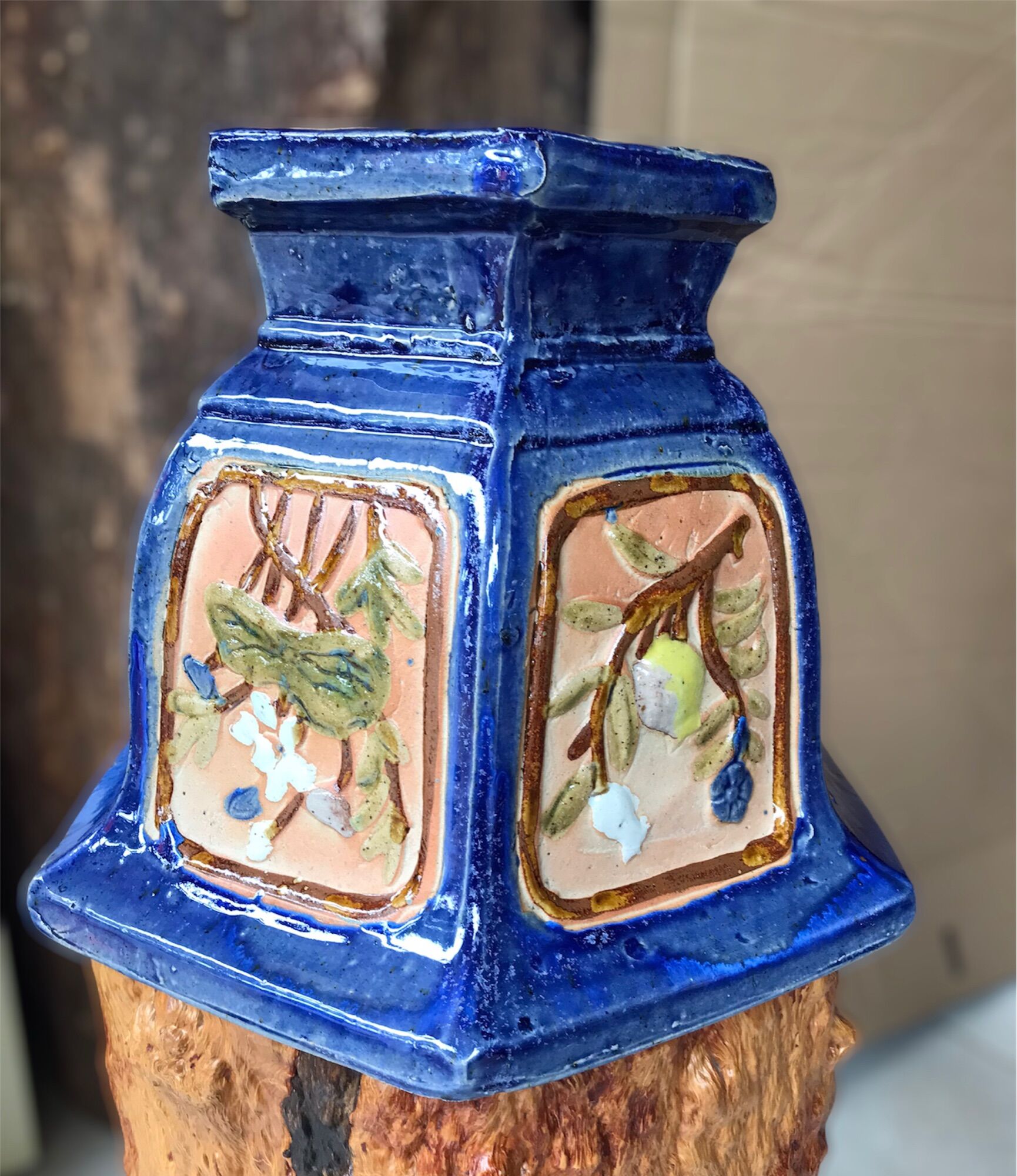 Chậu sứ trồng cây giả cổ.