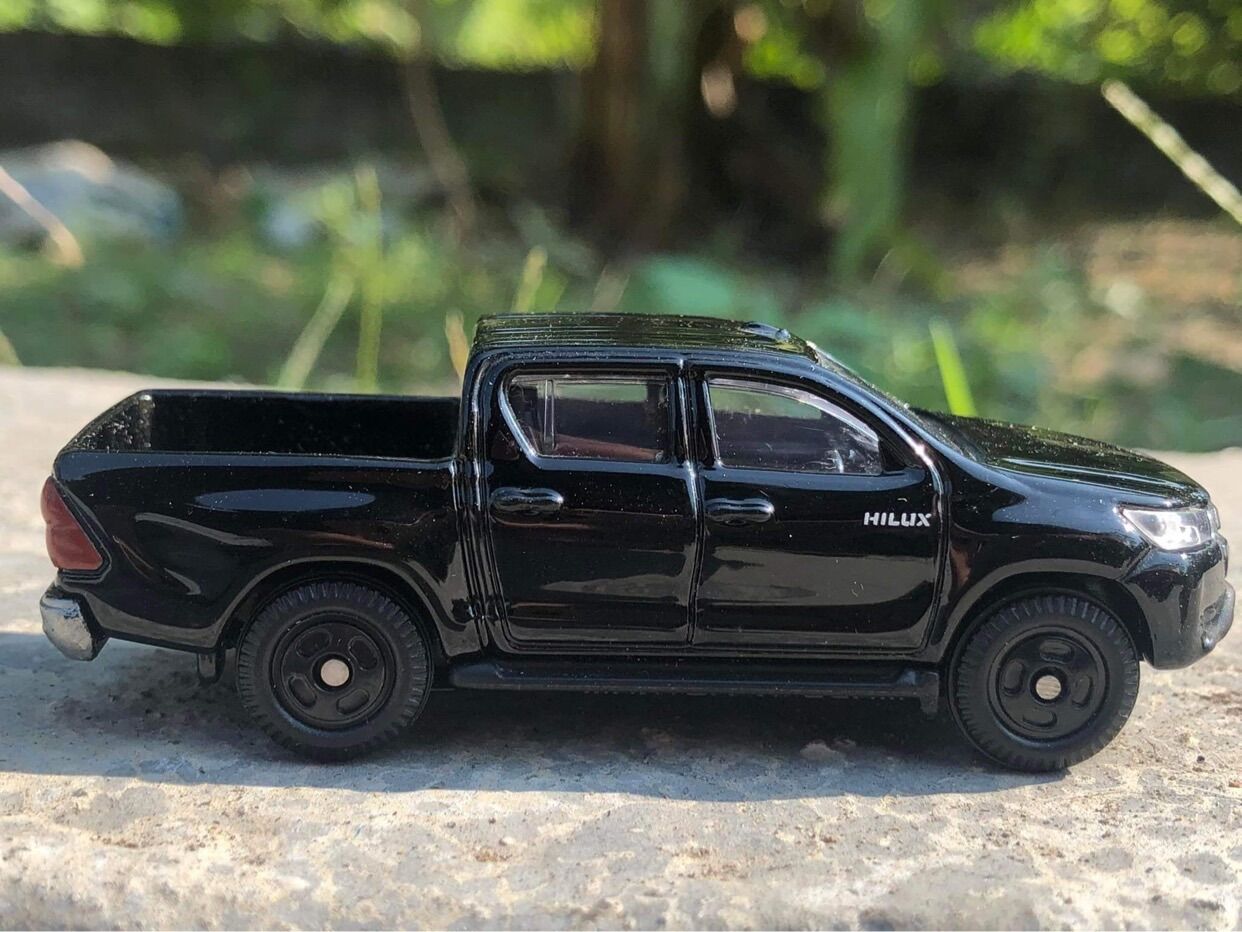Xe Mô Hình TOMICA Hillux 1:64