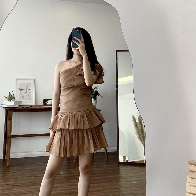Váy tơ lệch vai đuôi cá