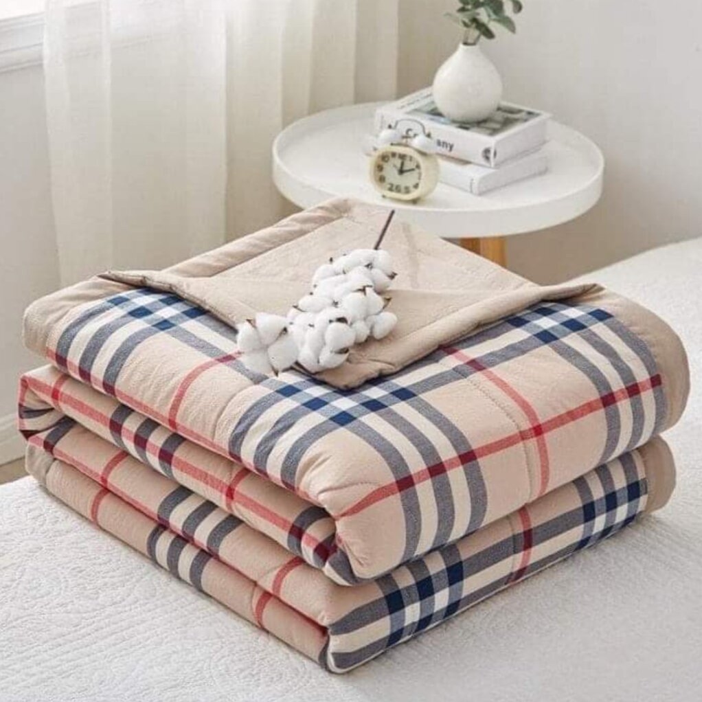 Chăn Burberry mềm mại cực hot - Chăn Burberry chần bông siêu ấm