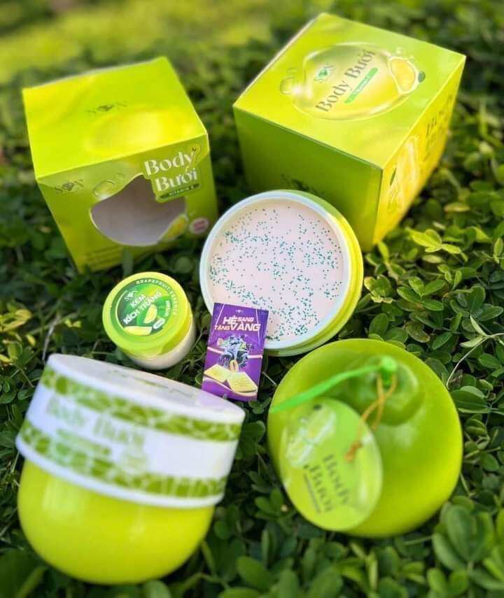 ✅✅body cốt bưởi - mua 1 tặng 3 được 4 cứ hot là có em body bưởi , ui là chài xài vừa trắng vừa đẹp thơm nữa nhoaaaa ‼️ 𝐁𝐎𝐃𝐘 𝐁𝐔̛𝐎̛̉𝐈 - 𝐕𝐢𝐭𝐚𝐦𝐢𝐧 𝐂𝐨̂́𝐭 𝐮̉ 𝐛𝐮̛𝐨̛̉𝐢 𝟭 𝗹𝗮̂̀𝗻 𝗹𝗮̀ 𝘁𝗿𝗮̆́𝗻𝗴 💚