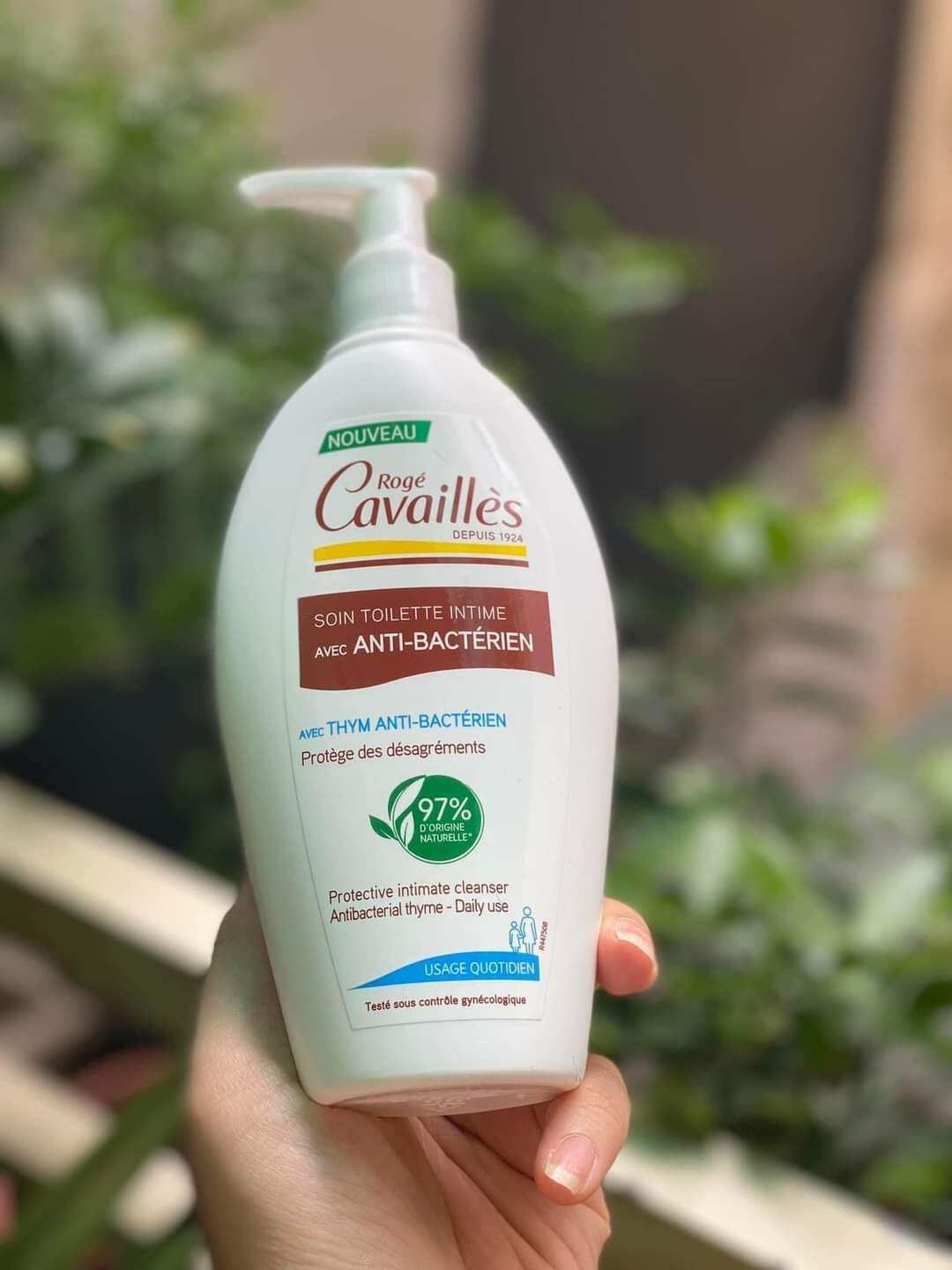 Dung dịch vệ sinh hằng ngày Cavailles cho mẹ và bé gái 250ml