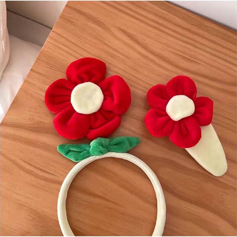 Cc27 cài bờm hoa đỏ
