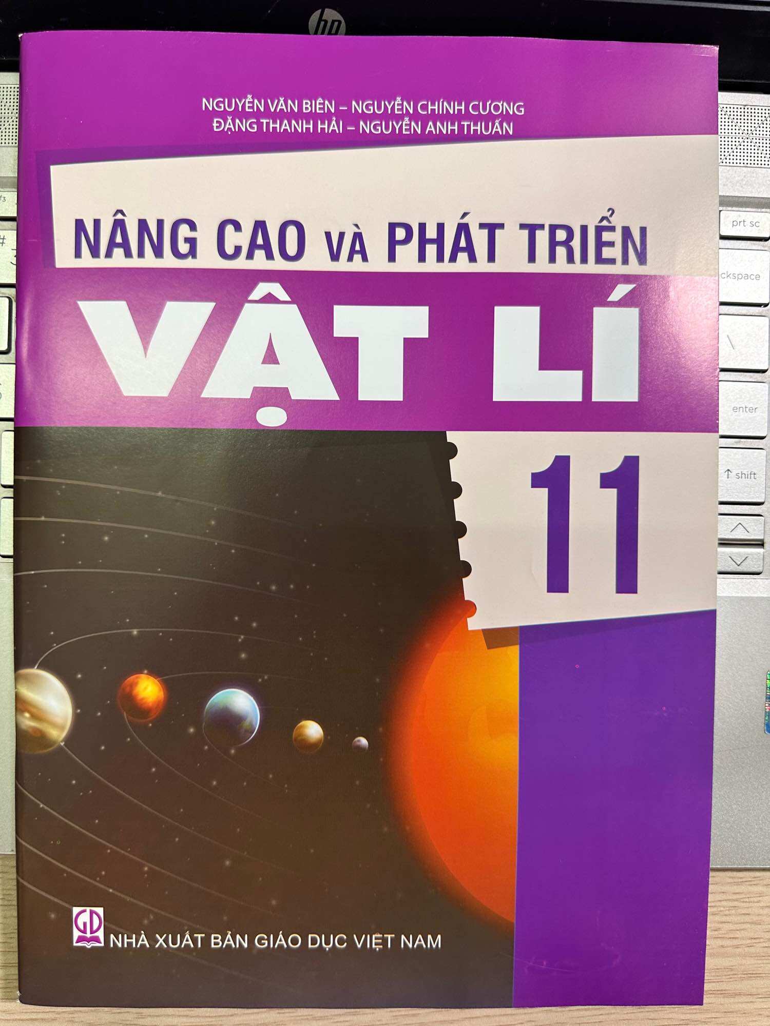 Nâng cao và phát triển Vật Lí 11