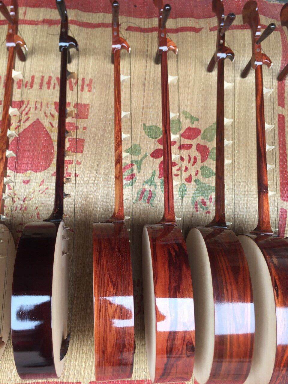Đàn nguyệt gỗ xưa đen không khảm