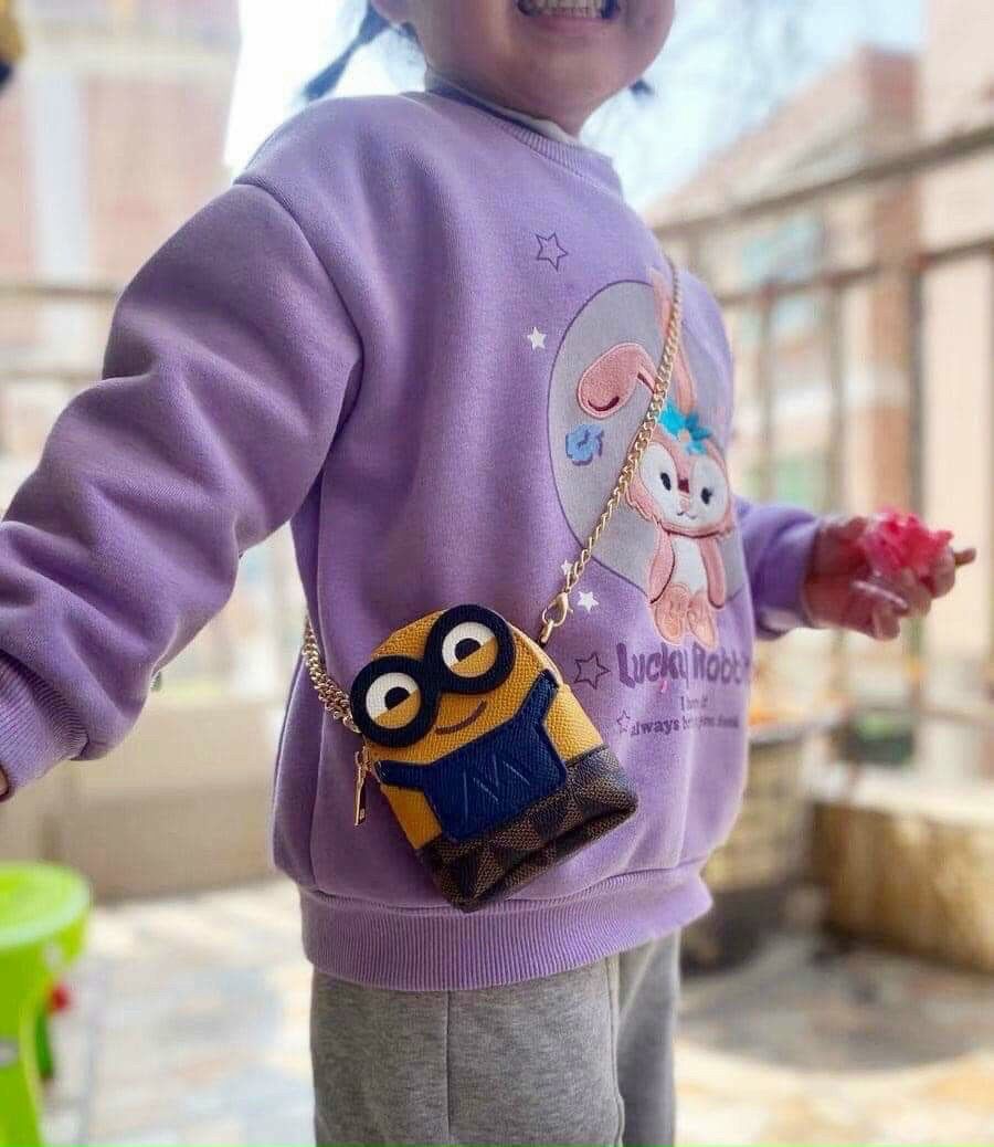 Túi đeo chéo cho bé hình Minion kèm hộp