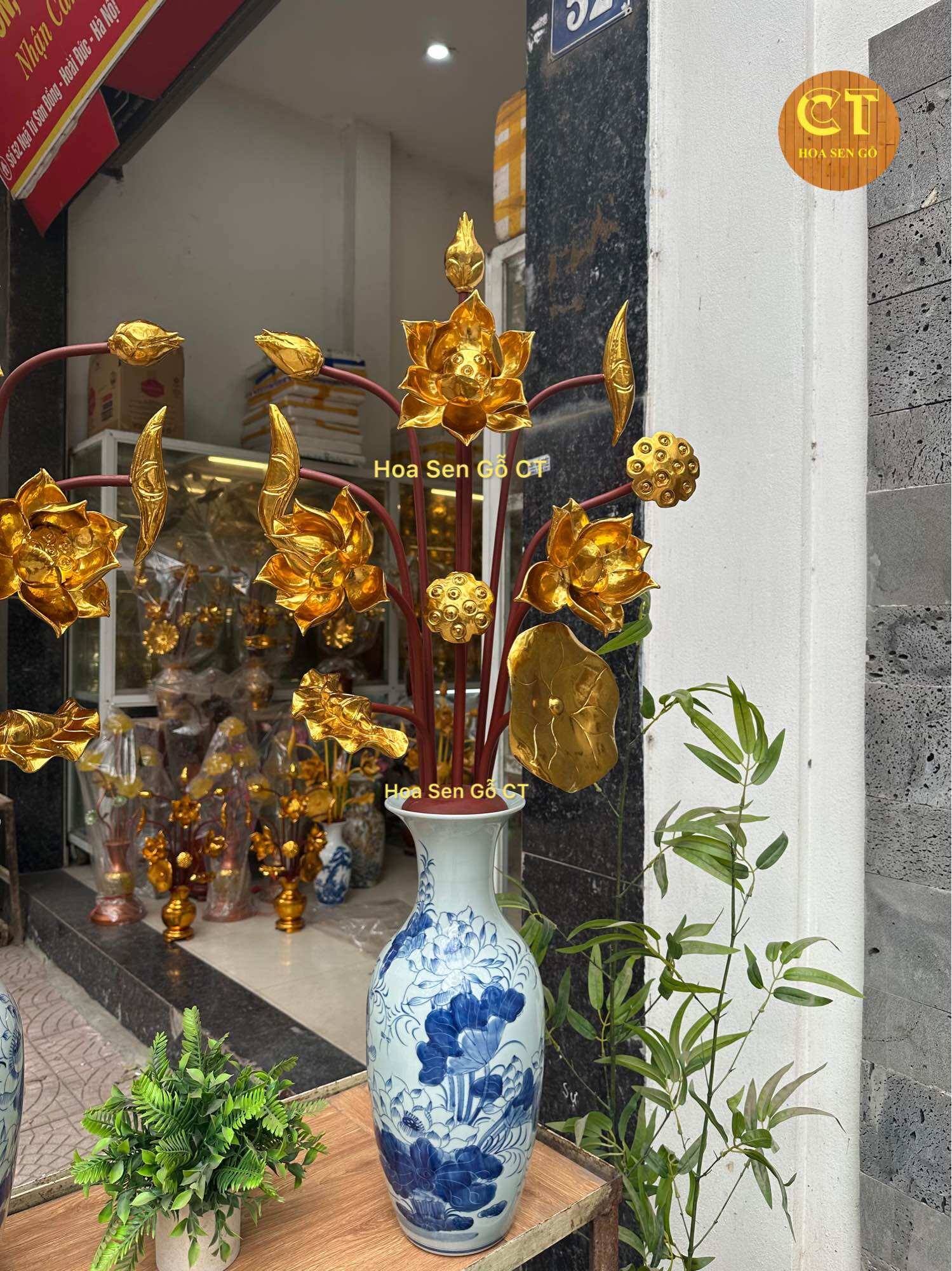 Hoa Sen Gỗ Mít Sơn Thếp Vàng Cỡ Trung, Cắm Bình Sứ Cao 35-50cm