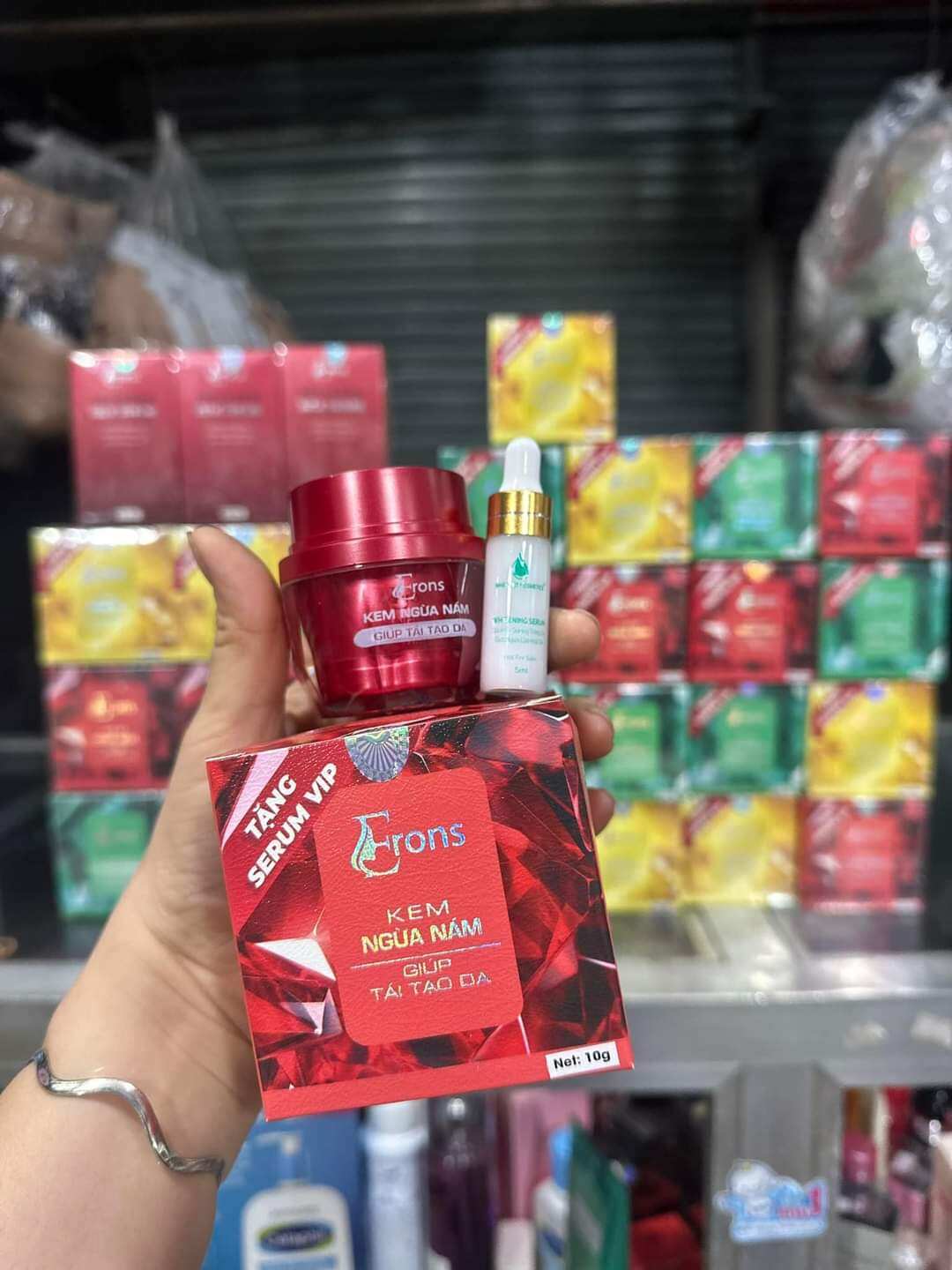 Kem Erons ngừa nám trắng da tái tạo 10g tặng kèm serum