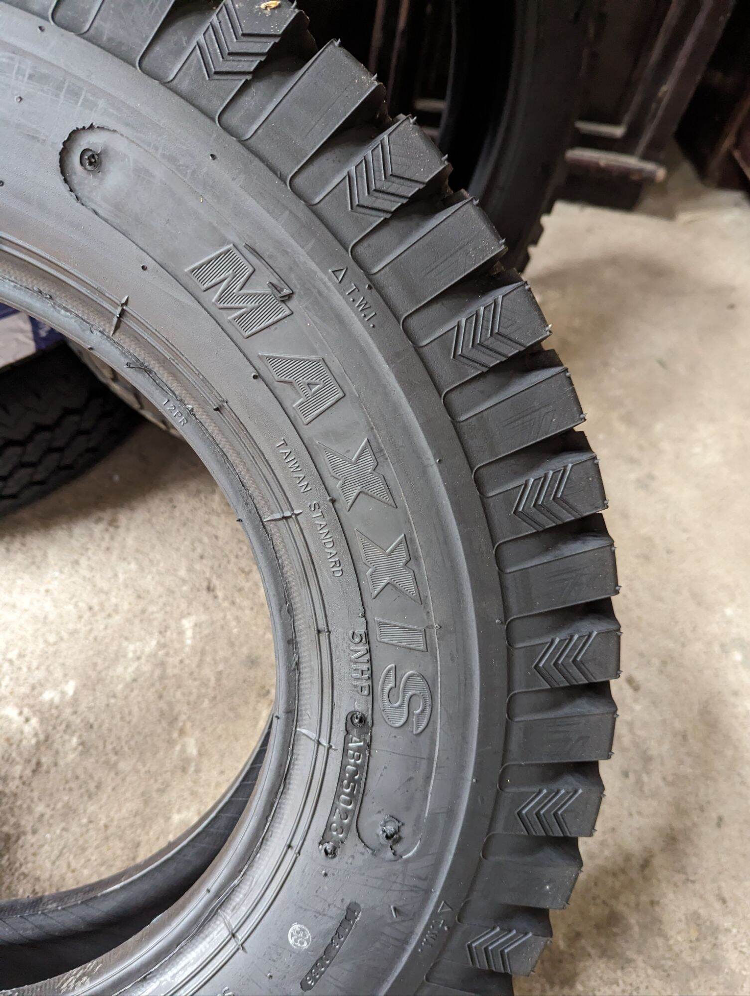 Lốp Maxxis 650-16 gai ngang