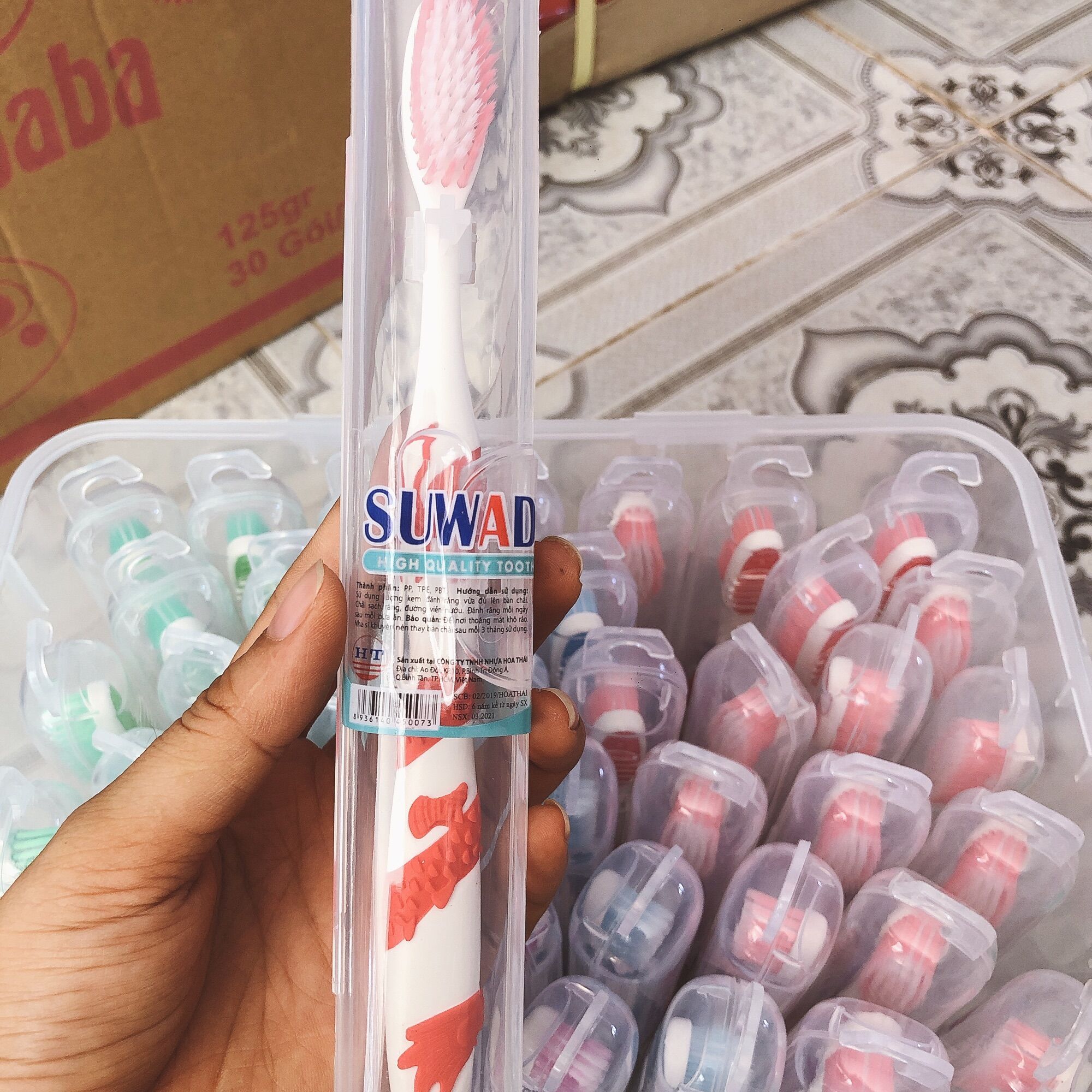 Bàn chải đánh răng móc treo Suwadee 8011-45 ( 1cây )