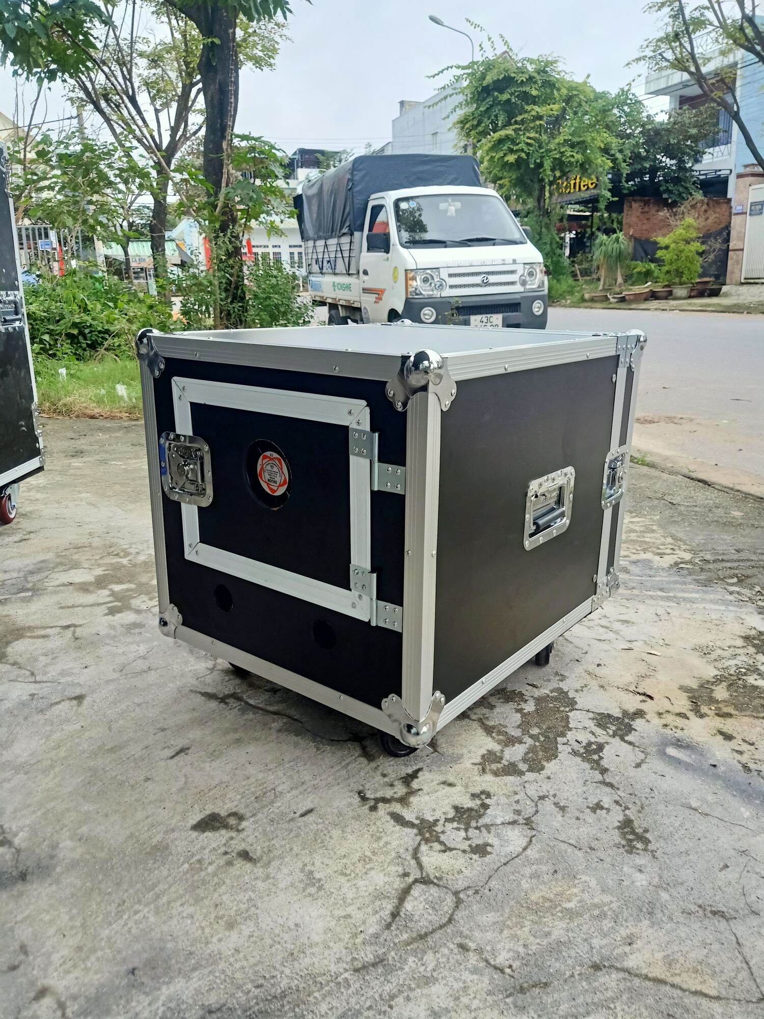 TỦ 10U LƯỚI - KARA GIA ĐÌNH