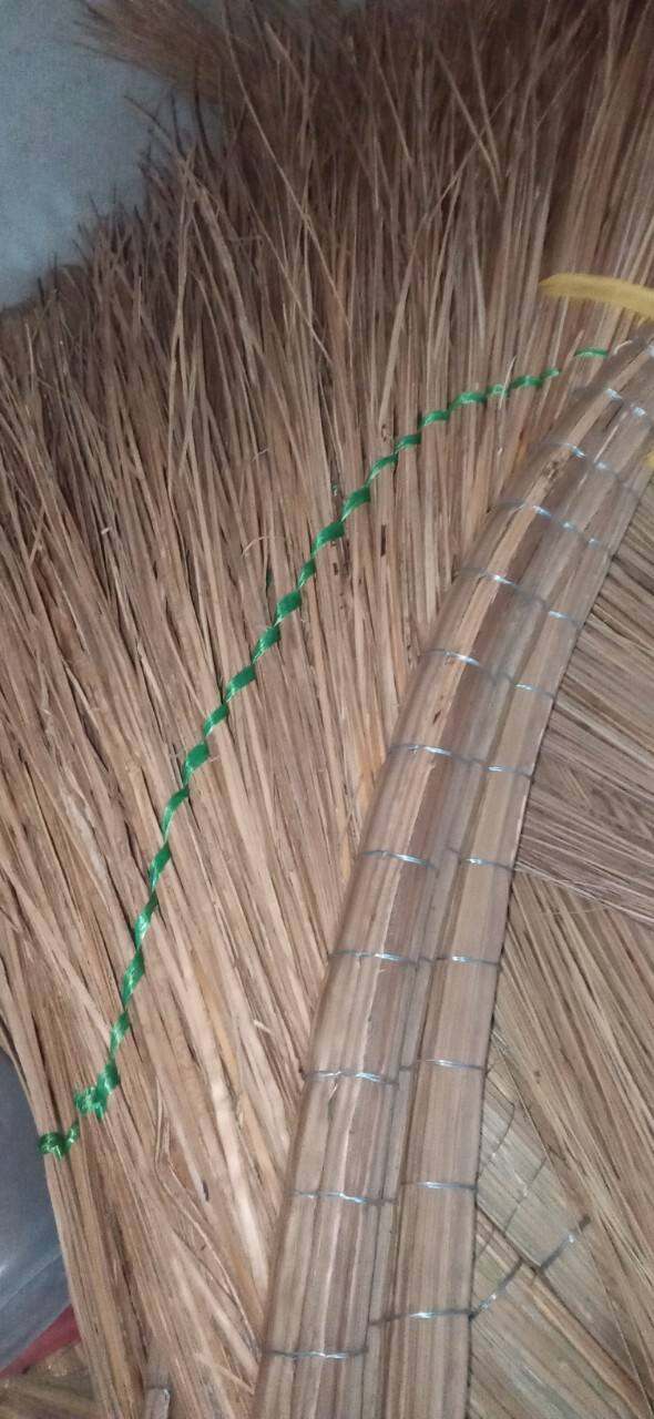 Chổi cau (chổi xương) quét sân