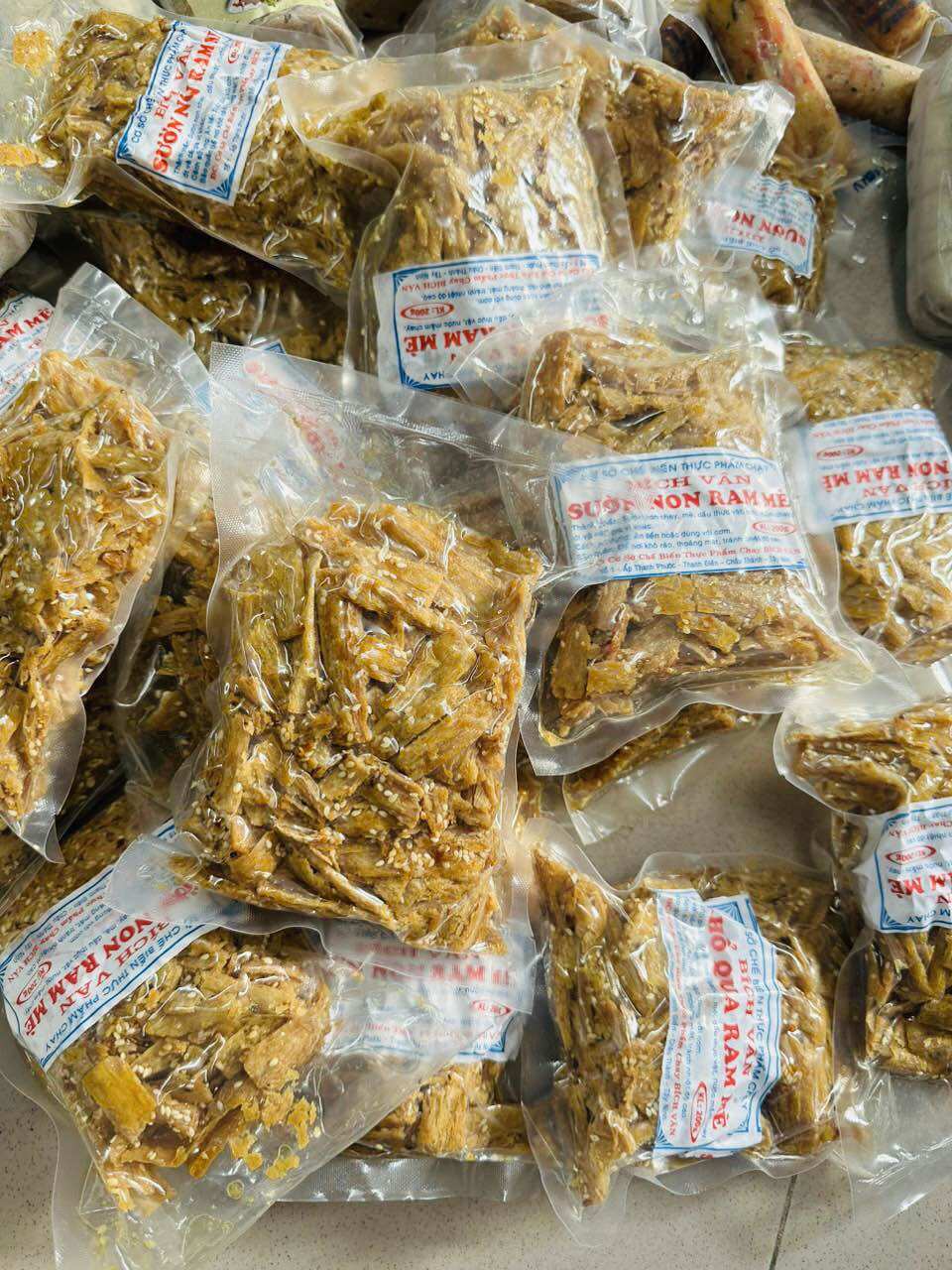 SƯỜN NON CHAY RIM MÈ 200g ( ĂN LIỀN TIỆN LỢI)
