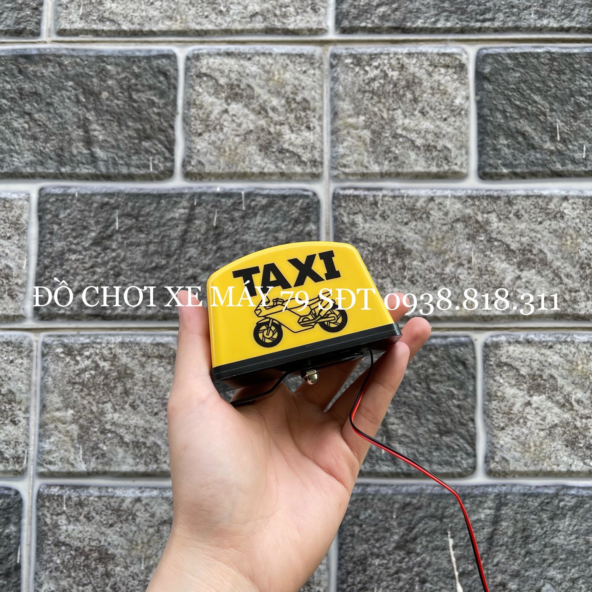 Đèn led chữ Taxi găn chân kiếng