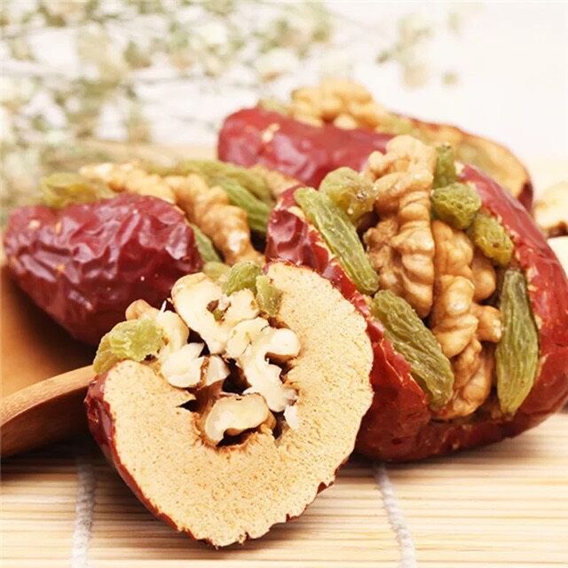 Táo Đỏ Kẹp Óc Chó ,Nho
