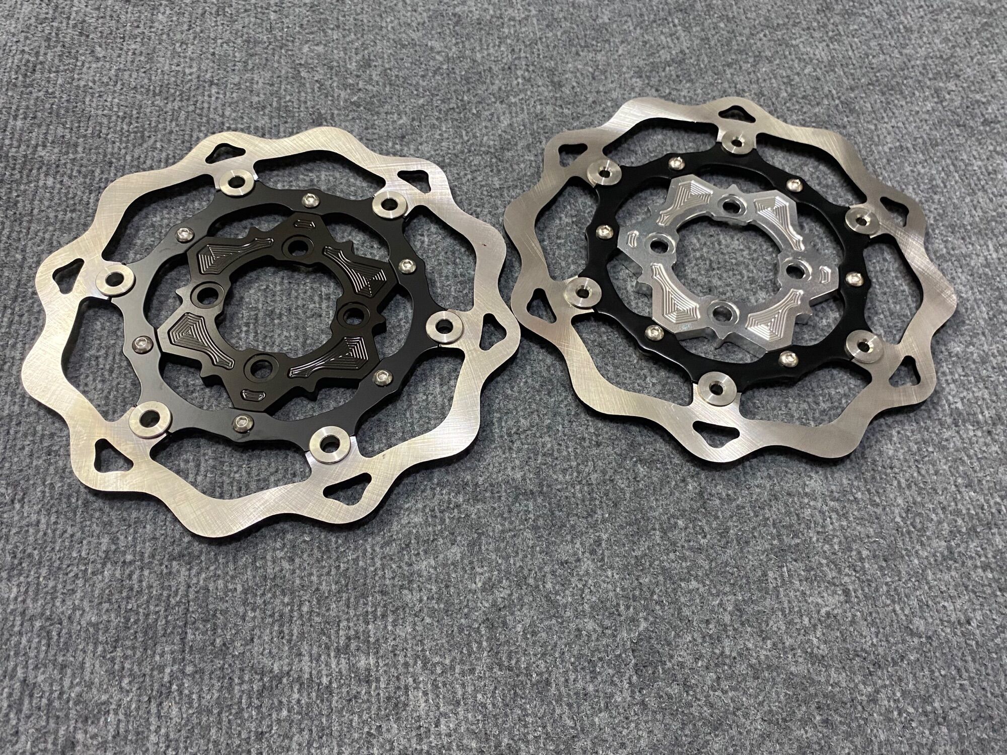 Đĩa KTM 260mm kèm lòng đĩa 4 lỗ cực đẹp gắn Wave Sirius Vario Ex135 Winner Ex150 (Pát mua riêng)