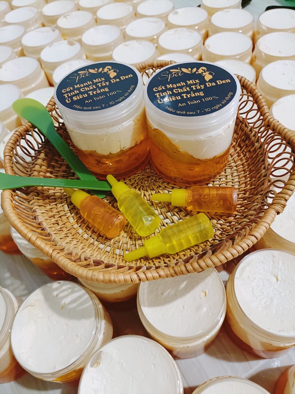 combo 2hộp kem body cốt 250g tặng kèm 1 chai Vitamin + muỗng trộn kem