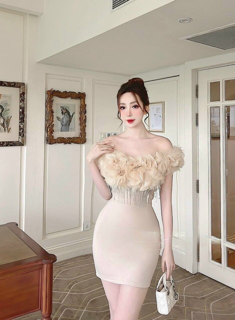 ĐẦM BODY DÚN HOA TRỄ VAI