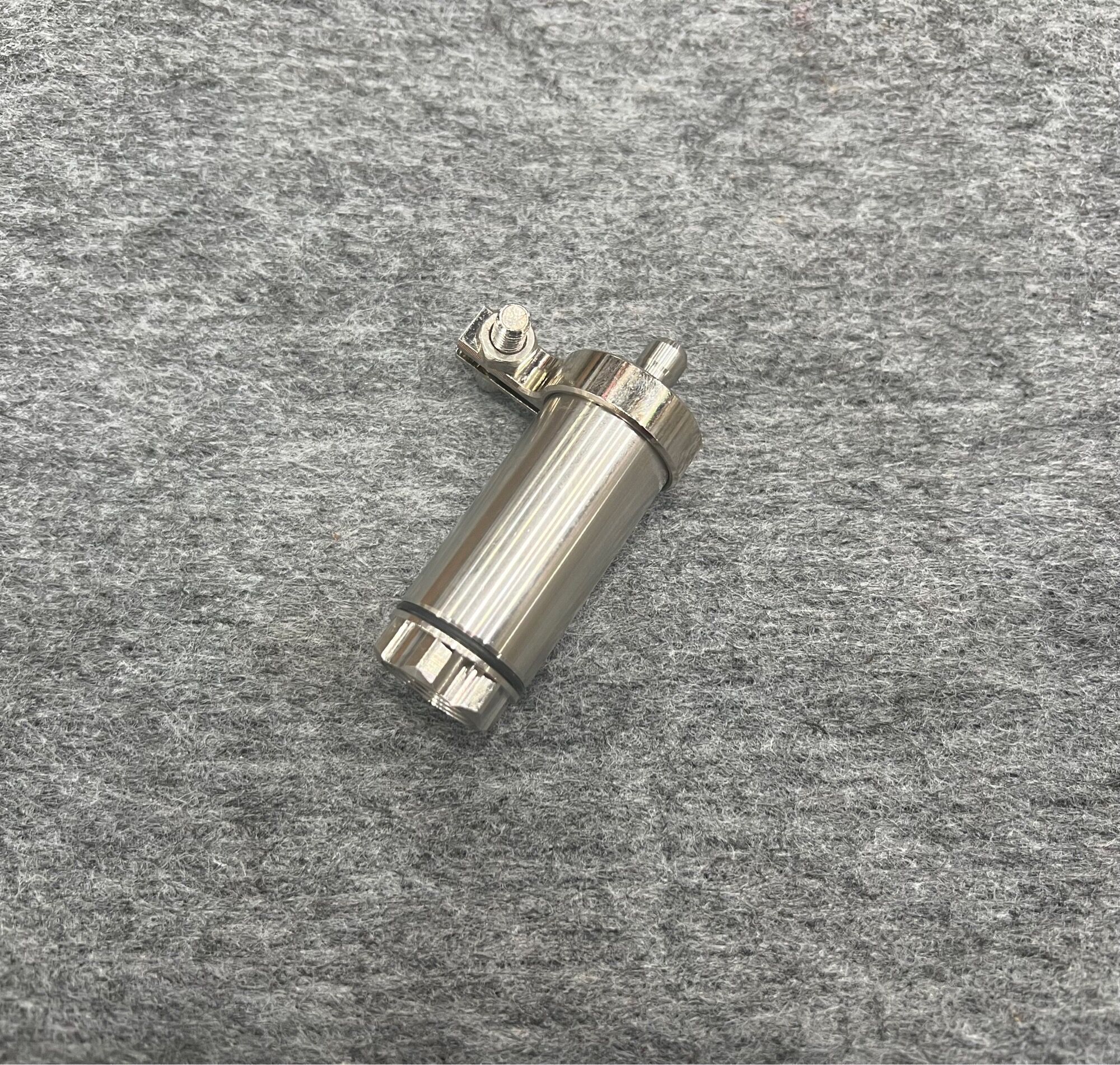 Bình dầu trụ ngón tay đầu thái chỉ âm inox 304