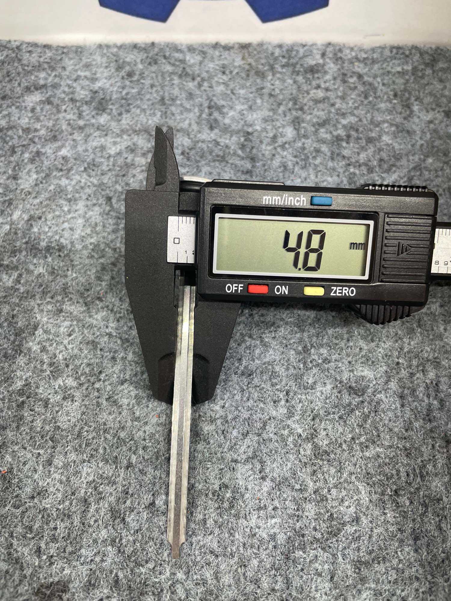 Ron, Lưỡi gà súng bắn đinh F30