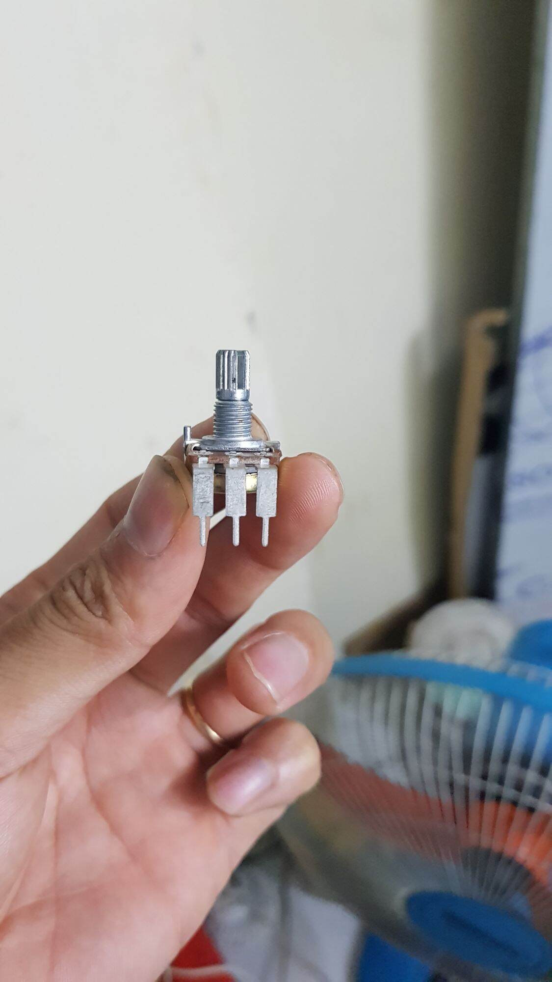 Chiết áp 50k đơn chân cong