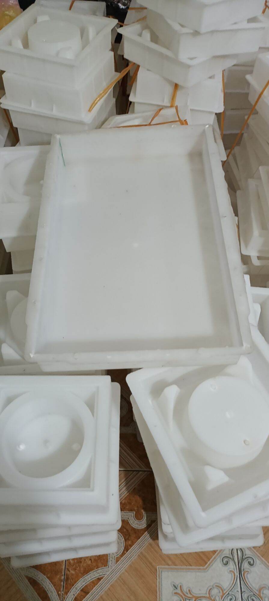 Khuôn Bê Tông Đón nước kt 30/50/6cm